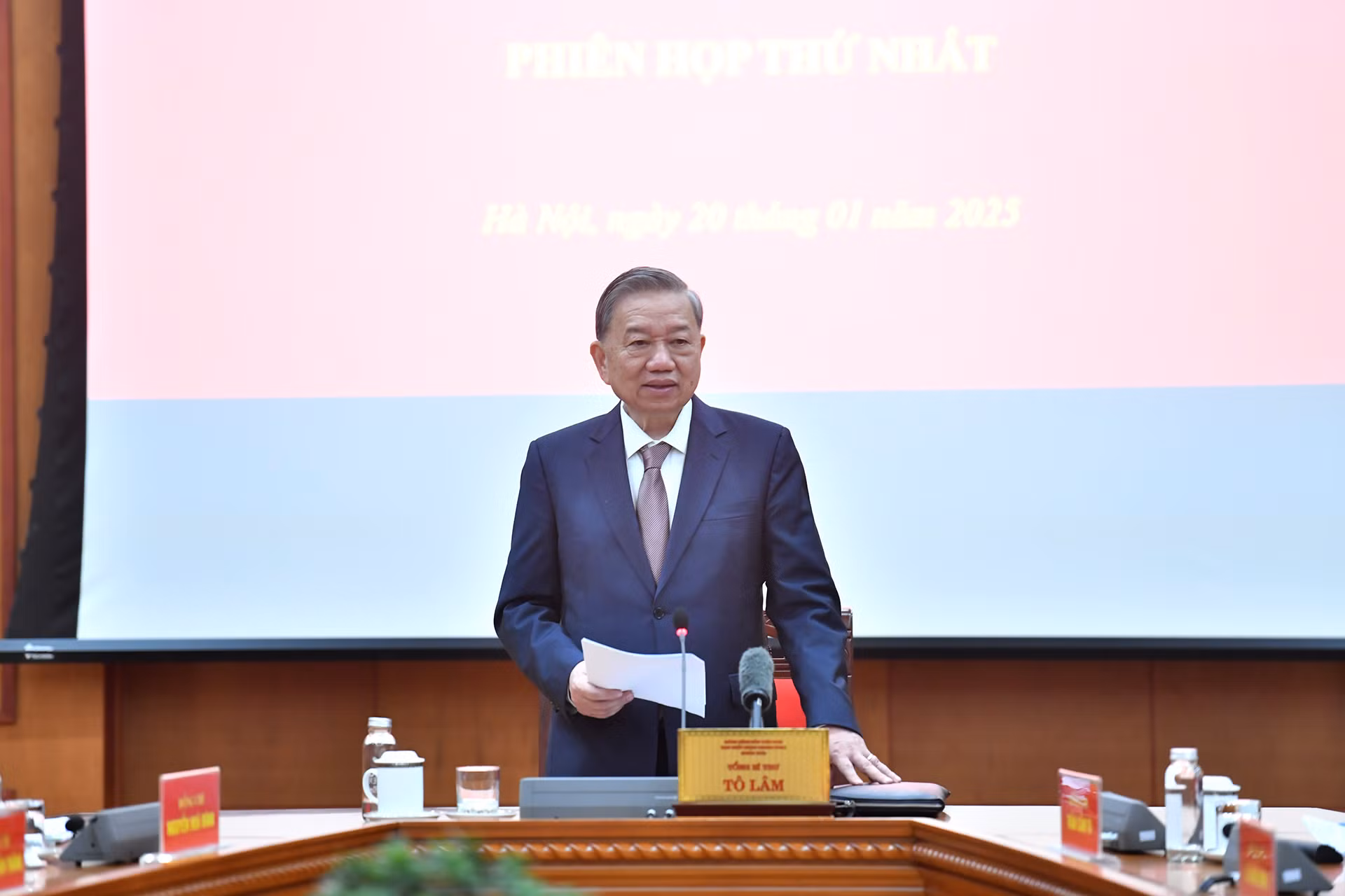 Tổng Bí thư Tô Lâm phát biểu kết luận phiên họp. Tổng Bí thư Tô Lâm phát biểu kết luận phiên họp.