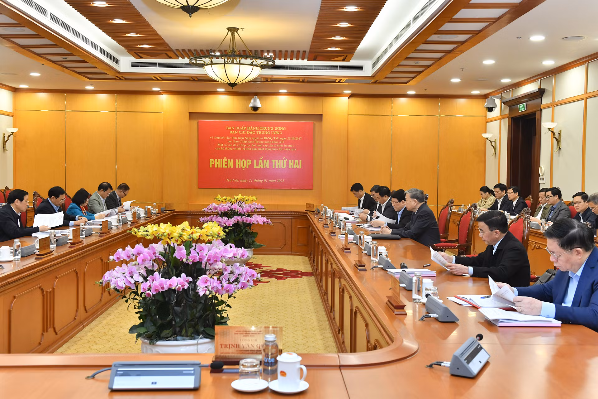 Quang cảnh phiên họp. Quang cảnh phiên họp.