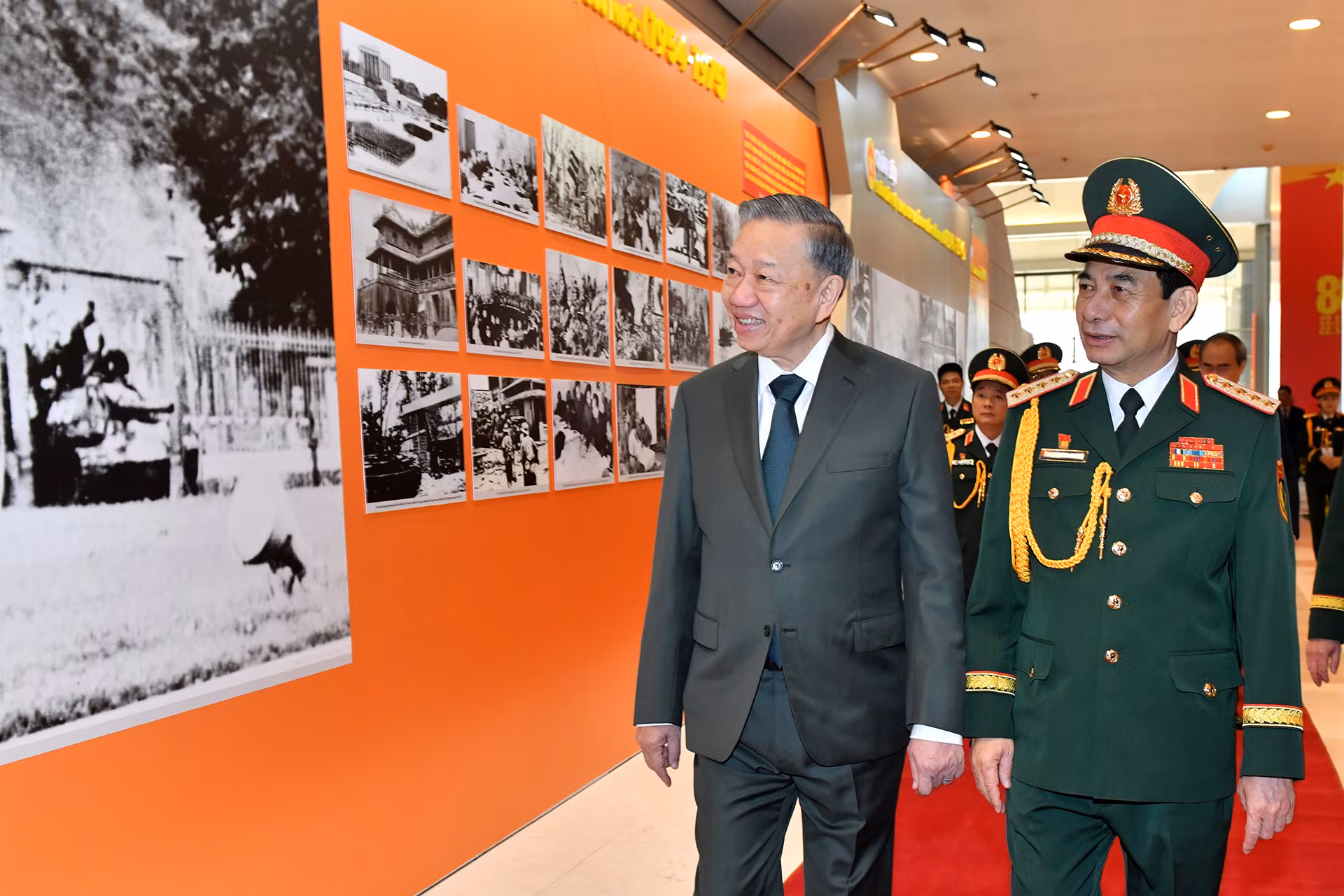 Tổng Bí thư Tô Lâm tham quan triển lãm 80 năm Quân đội nhân dân Việt Nam. Tổng Bí thư Tô Lâm tham quan triển lãm 80 năm Quân đội nhân dân Việt Nam.