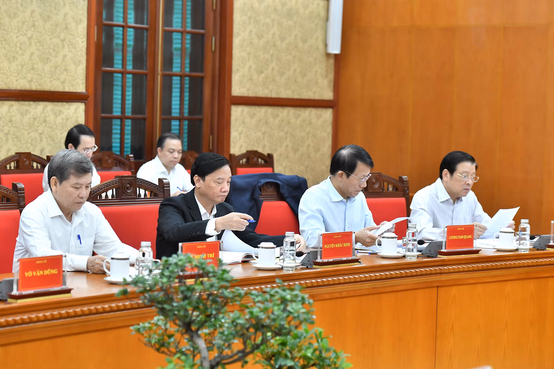Các đồng chí Thường trực Ban Chỉ đạo tham dự cuộc họp.