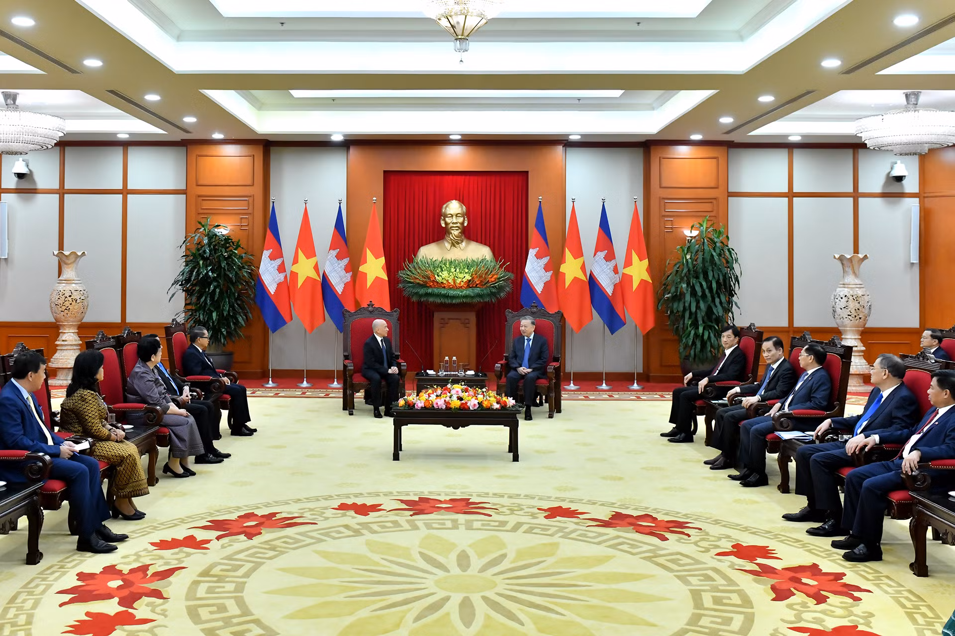 Quang cảnh buổi hội kiến Quốc vương Campuchia Norodom Sihamoni.