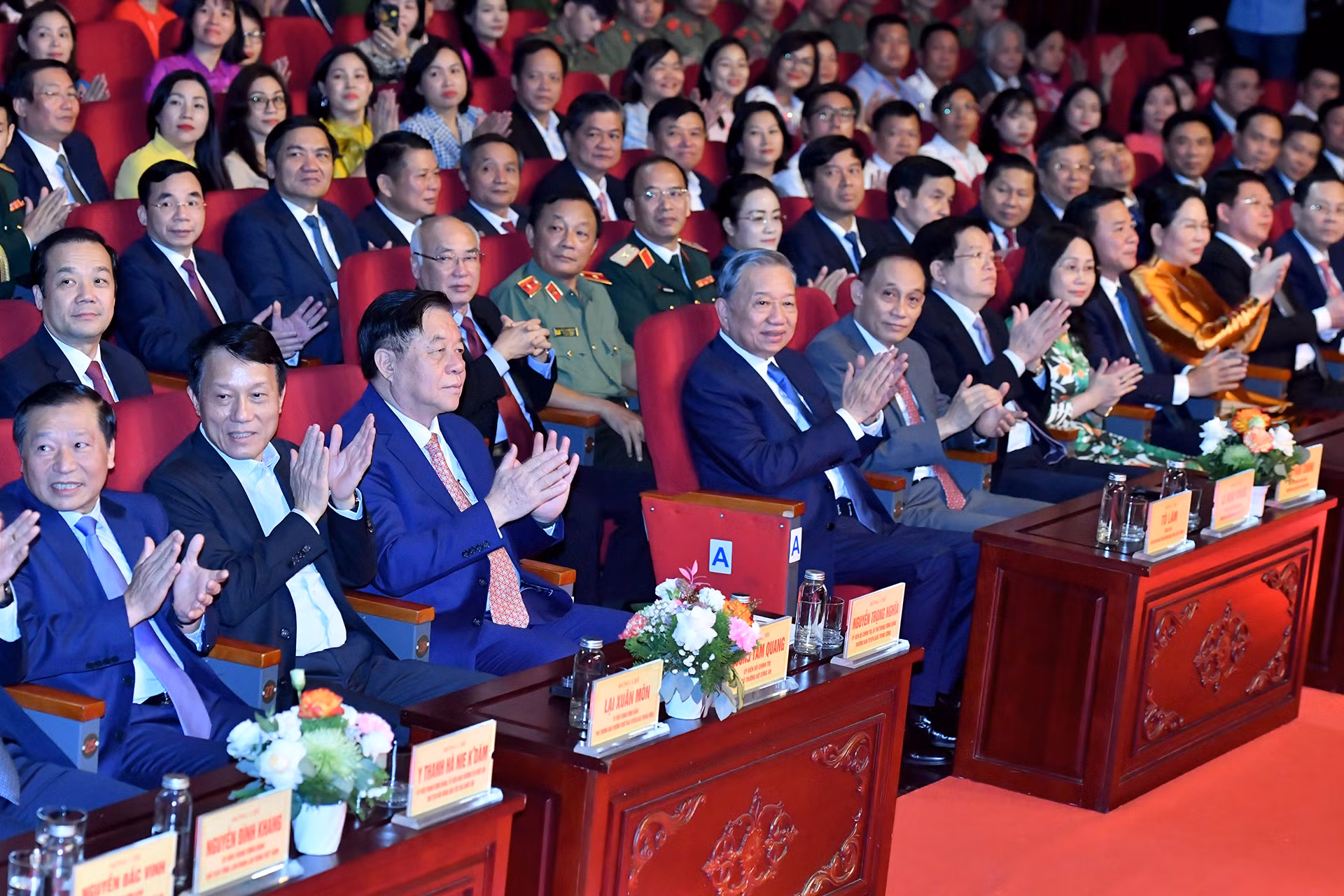 Tổng Bí thư Tô Lâm và các đại biểu tham dự chương trình. Tổng Bí thư Tô Lâm và các đại biểu tham dự chương trình.