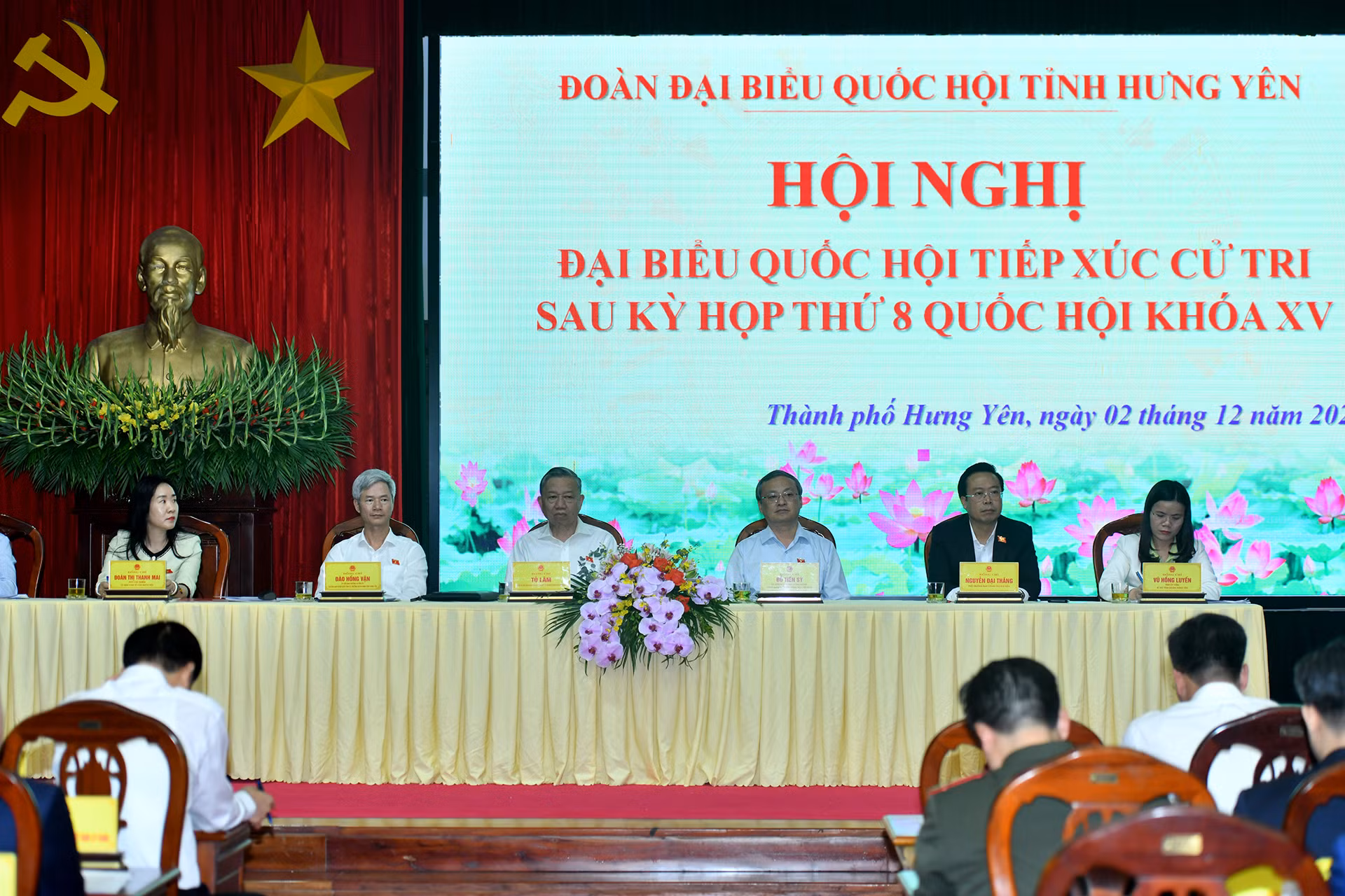 Tổng Bí thư Tô Lâm và các đại biểu Đoàn đại biểu Quốc hội tỉnh Hưng Yên tiếp xúc cử tri sau Kỳ họp thứ 8, Quốc hội khóa XV. Tổng Bí thư Tô Lâm và các đại biểu Đoàn đại biểu Quốc hội tỉnh Hưng Yên tiếp xúc cử tri sau Kỳ họp thứ 8, Quốc hội khóa XV.