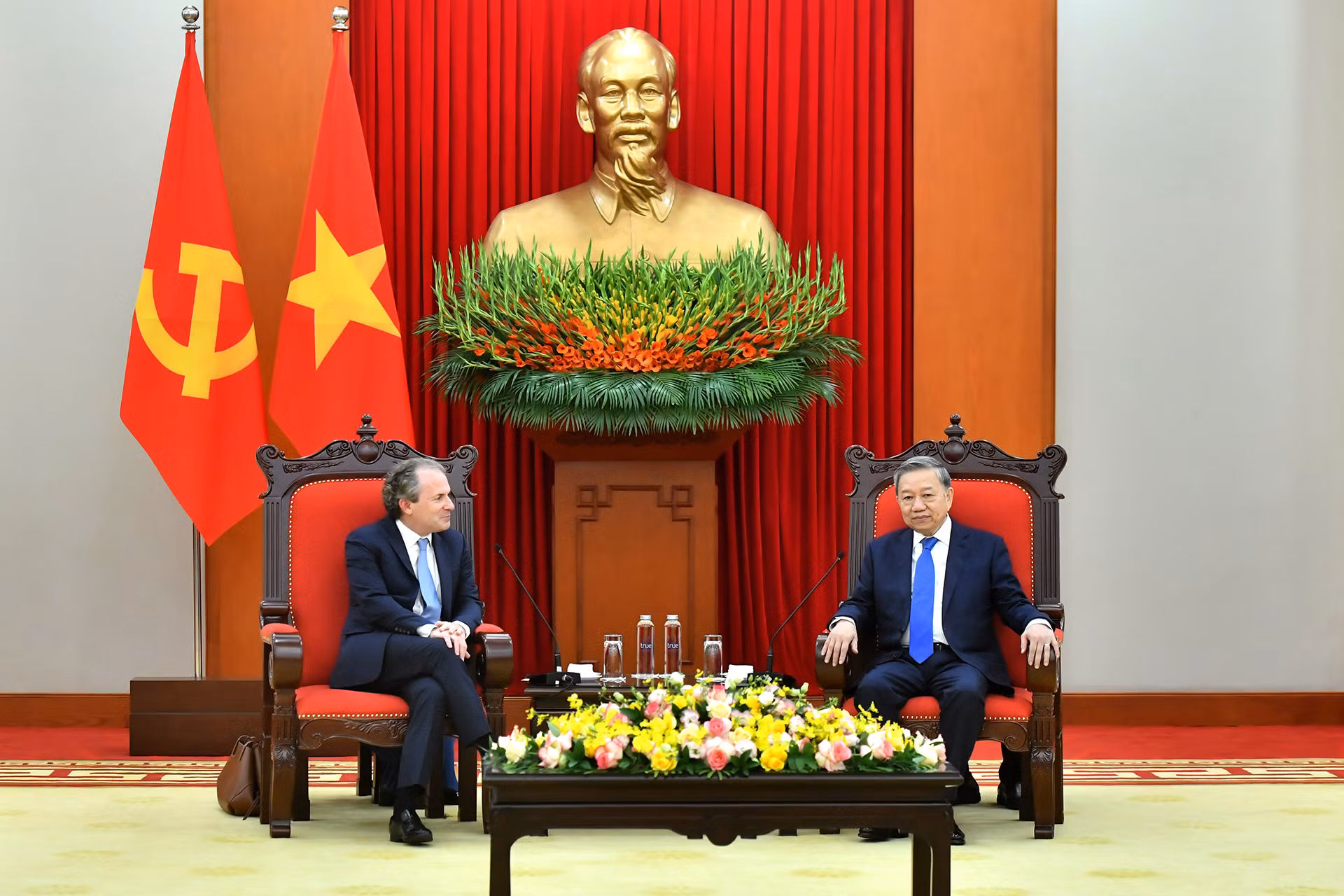 Tổng Bí thư Tô Lâm tiếp ông Daniel Rosen, Giám đốc điều hành Tập đoàn Rosen Partners (Hoa Kỳ). Tổng Bí thư Tô Lâm tiếp ông Daniel Rosen, Giám đốc điều hành Tập đoàn Rosen Partners (Hoa Kỳ).