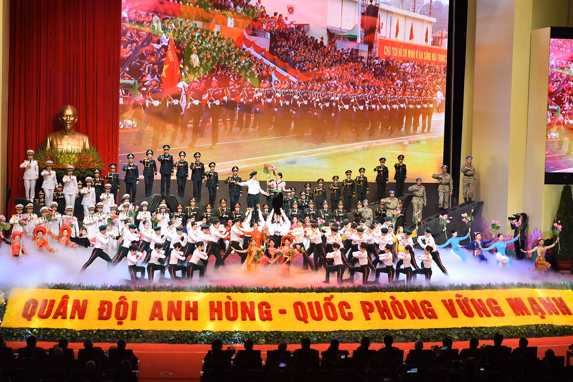 Chương trình nghệ thuật tại lễ kỷ niệm. Chương trình nghệ thuật tại lễ kỷ niệm.