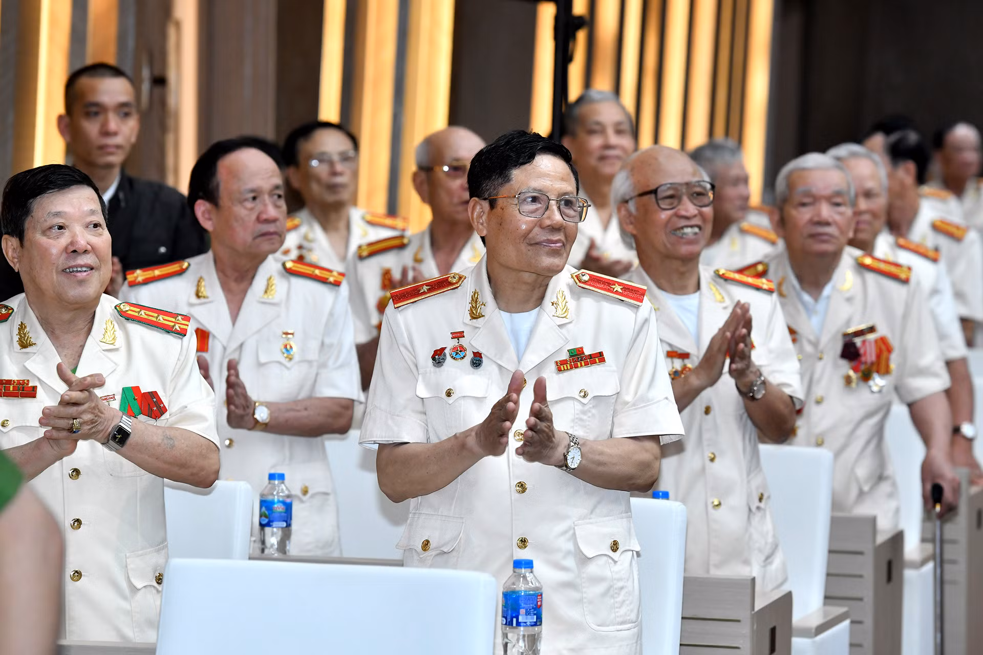 Các đại biểu tham dự buổi gặp mặt.