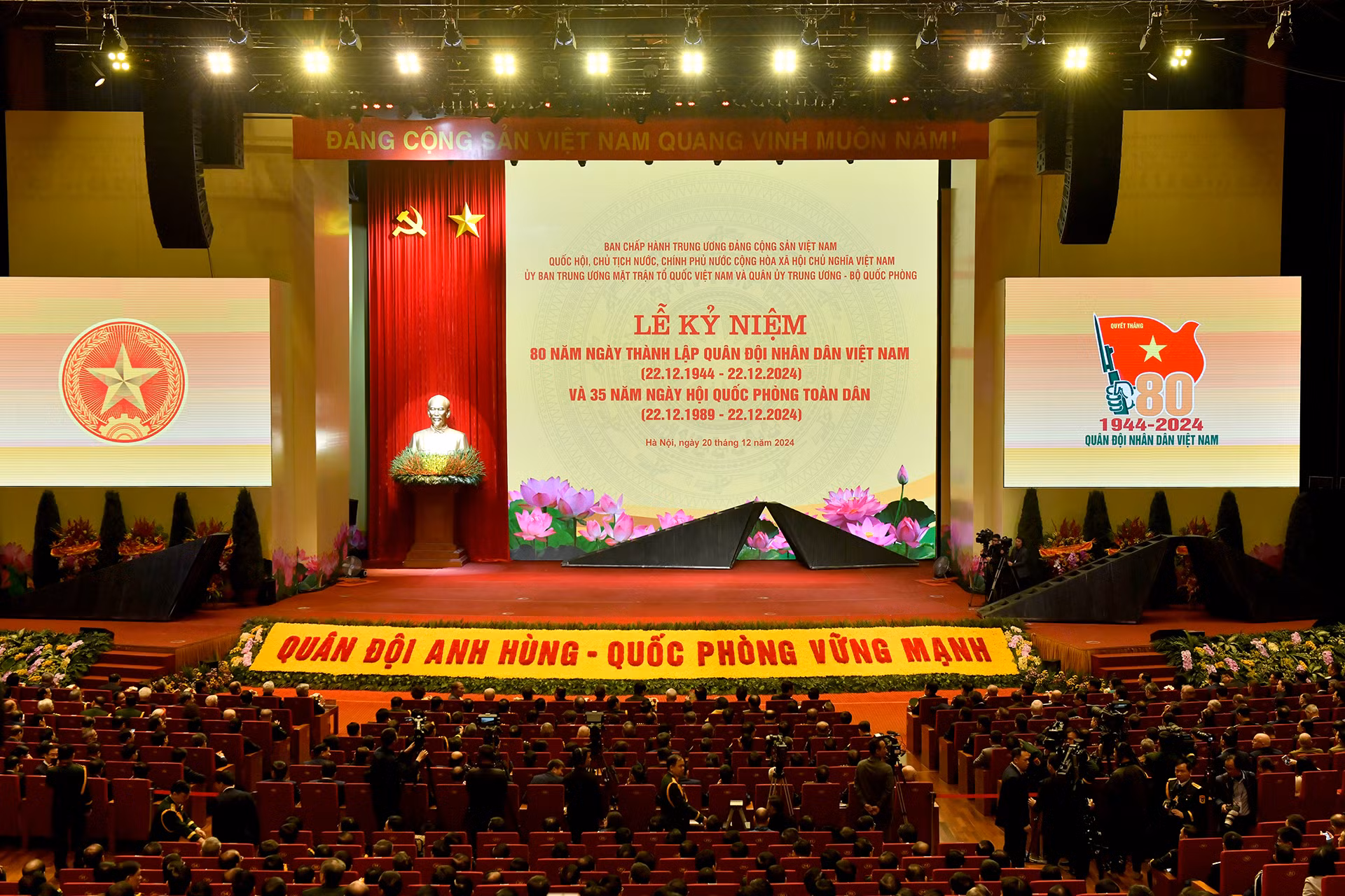 Quang cảnh Lễ kỷ niệm tại Trung tâm Hội nghị Quốc gia (Hà Nội). Quang cảnh Lễ kỷ niệm tại Trung tâm Hội nghị Quốc gia (Hà Nội).