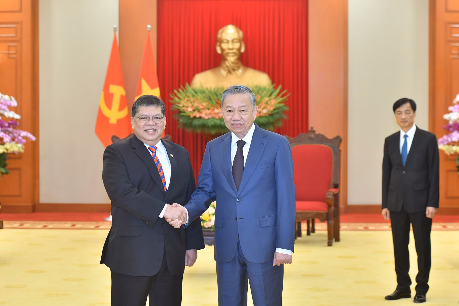[Ảnh] Tổng Bí thư Tô Lâm tiếp Chủ tịch Hạ viện Malaysia Tan Sri Dato’ Johari Bin Abdul ảnh 1