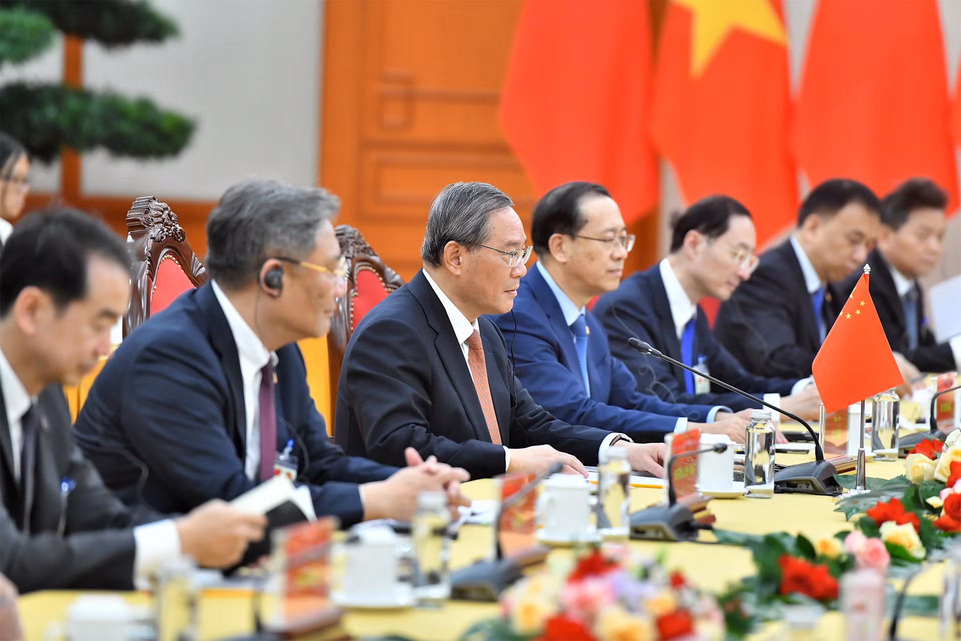 Thủ tướng Lý Cường và các đại biểu Trung Quốc tại buổi tiếp. Thủ tướng Lý Cường và các đại biểu Trung Quốc tại buổi tiếp.