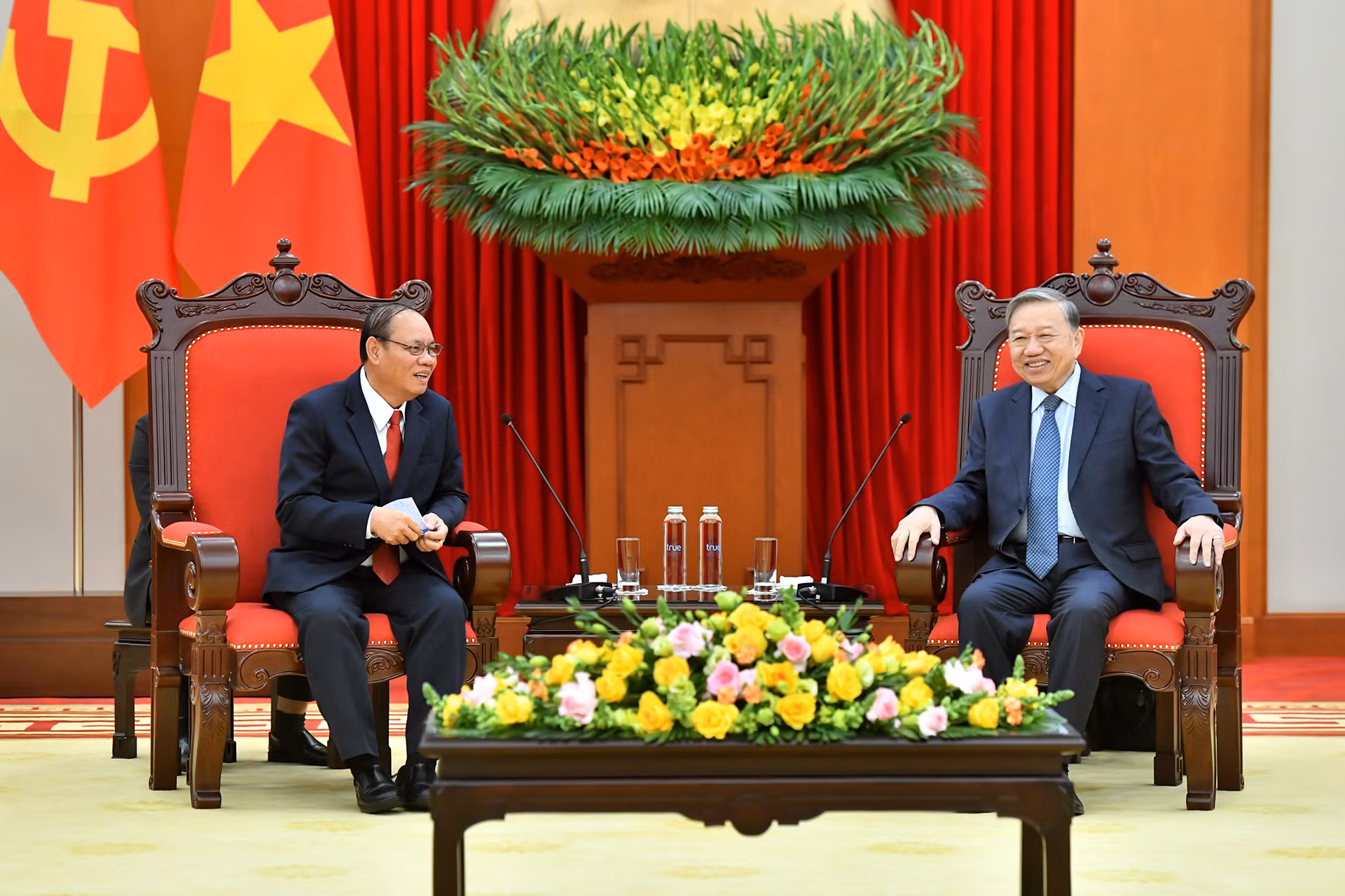 Tổng Bí thư Tô Lâm tiếp đồng chí Đại tướng Vilay Lakhamphong, Ủy viên Bộ Chính trị, Phó Thủ tướng Chính phủ, Bộ trưởng Công an Lào.