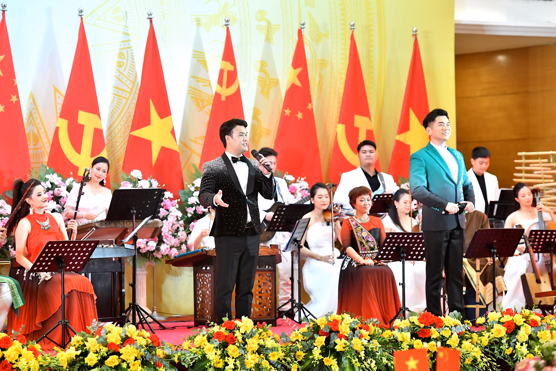 Chương trình biểu diễn nghệ thuật chào mừng.