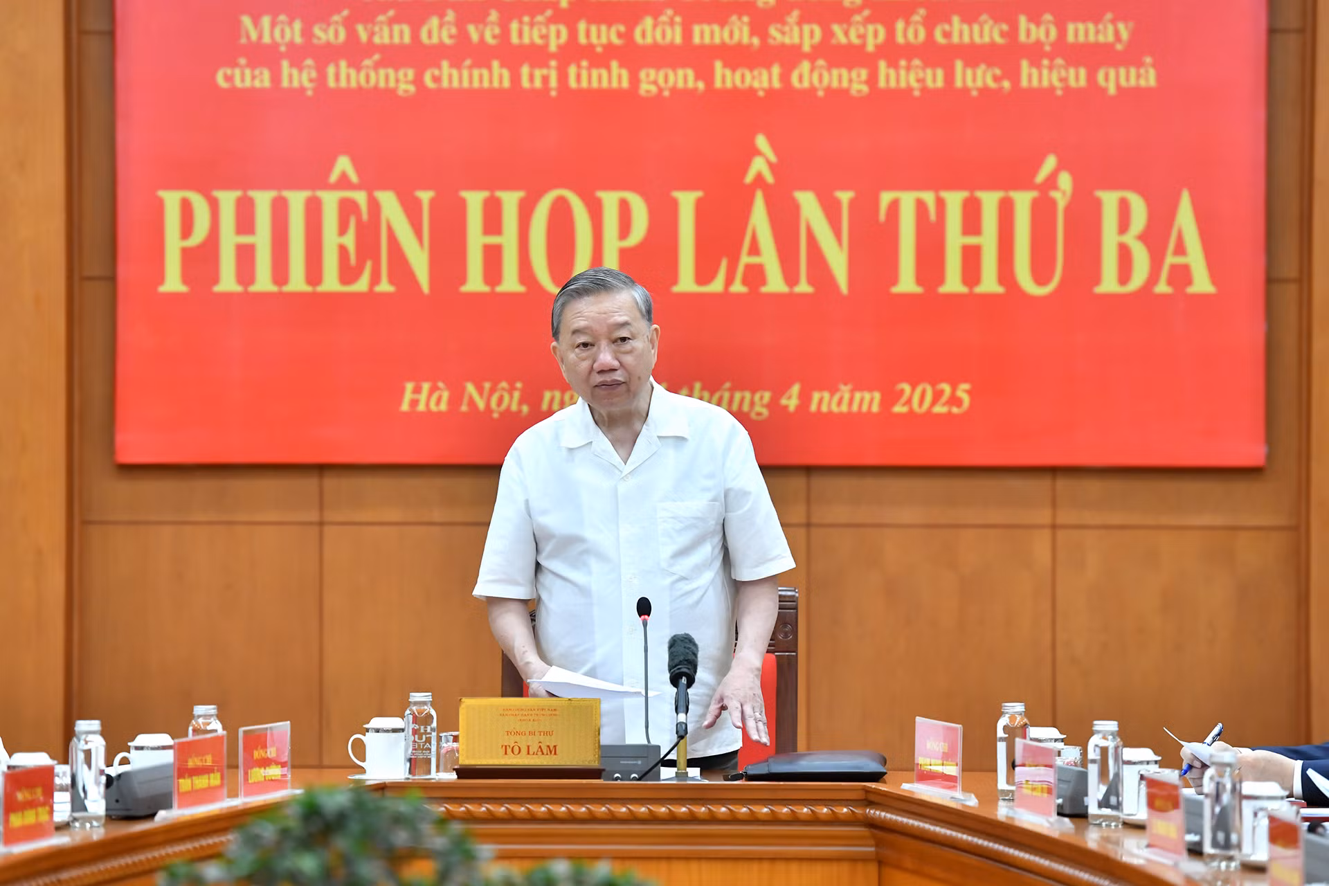 Tổng Bí thư Tô Lâm, Trưởng Ban Chỉ đạo phát biểu kết luận phiên họp. Tổng Bí thư Tô Lâm, Trưởng Ban Chỉ đạo phát biểu kết luận phiên họp.