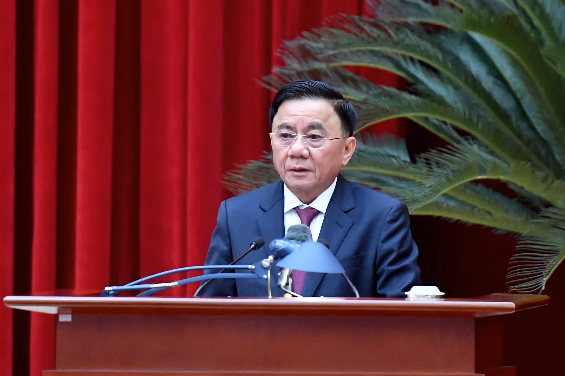 Đồng chí Trần Cẩm Tú, Ủy viên Bộ Chính trị, Thường trực Ban Bí thư, Chủ nhiệm Ủy ban Kiểm tra Trung ương phát biểu tại hội nghị.
