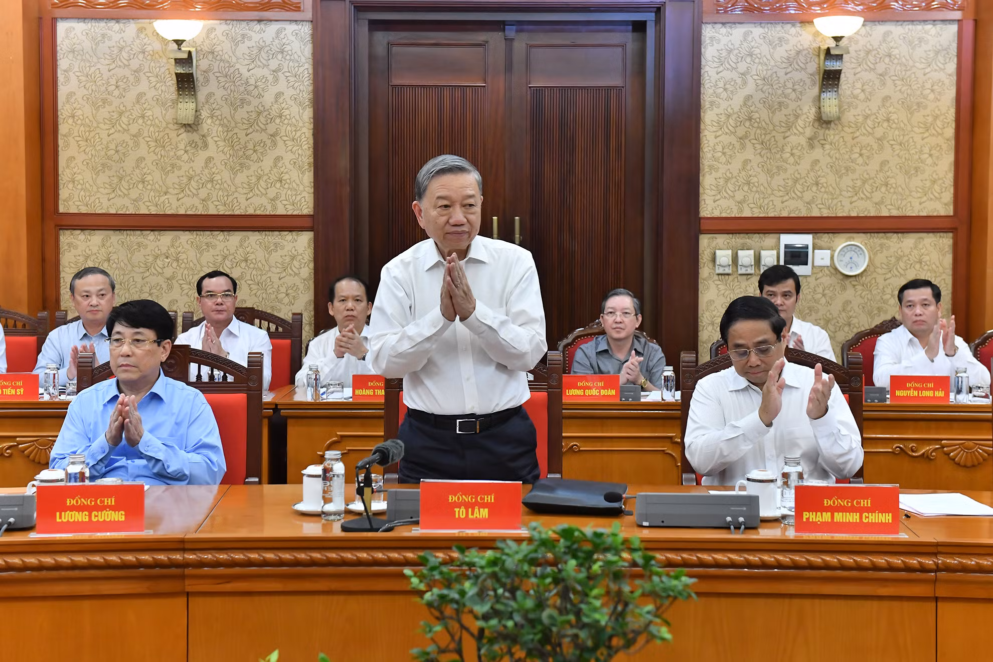 Tổng Bí thư, Chủ tịch nước Tô Lâm chủ trì họp Tiểu ban Văn kiện Đại hội XIV của Đảng. Tổng Bí thư, Chủ tịch nước Tô Lâm chủ trì họp Tiểu ban Văn kiện Đại hội XIV của Đảng.
