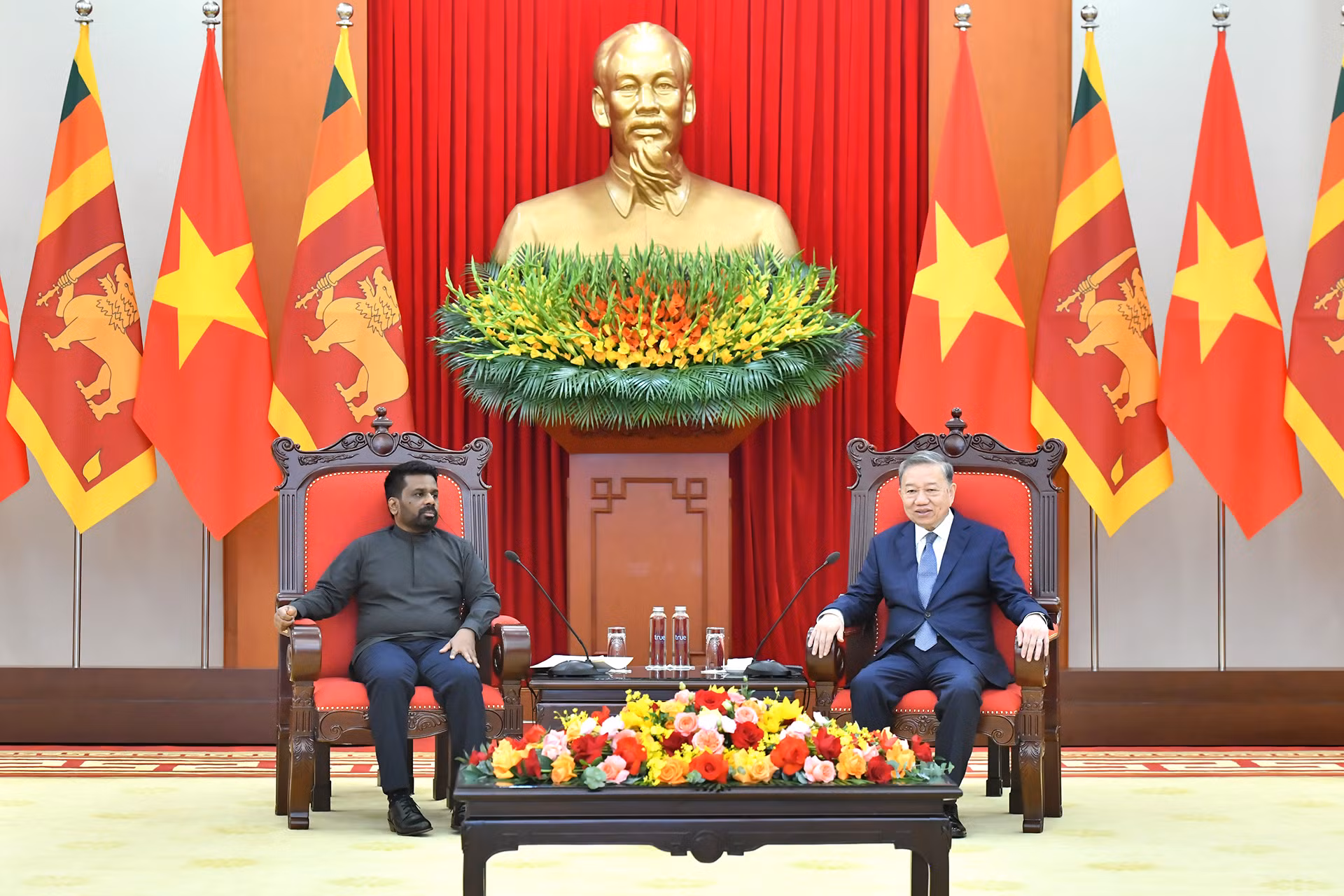 Tổng Bí thư Tô Lâm tiếp Tổng thống Sri Lanka Anura Kumara Dissanayaka. Tổng Bí thư Tô Lâm tiếp Tổng thống Sri Lanka Anura Kumara Dissanayaka.