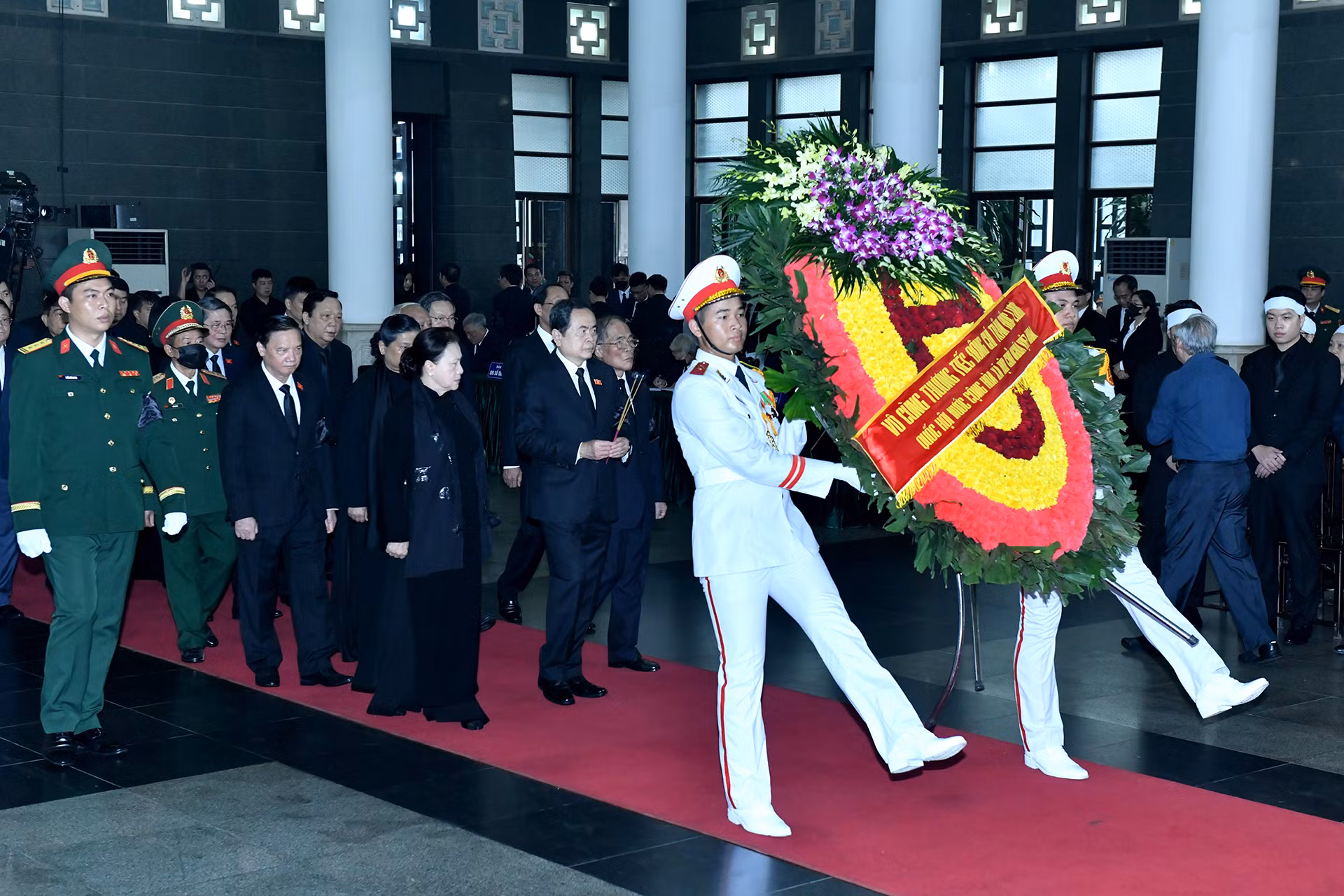 Đoàn Quốc hội do đồng chí Trần Thanh Mẫn, Ủy viên Bộ Chính trị, Chủ tịch Quốc hội làm Trưởng đoàn vào viếng đồng chí Trần Đức Lương. Đoàn Quốc hội do đồng chí Trần Thanh Mẫn, Ủy viên Bộ Chính trị, Chủ tịch Quốc hội làm Trưởng đoàn vào viếng đồng chí Trần Đức Lương.