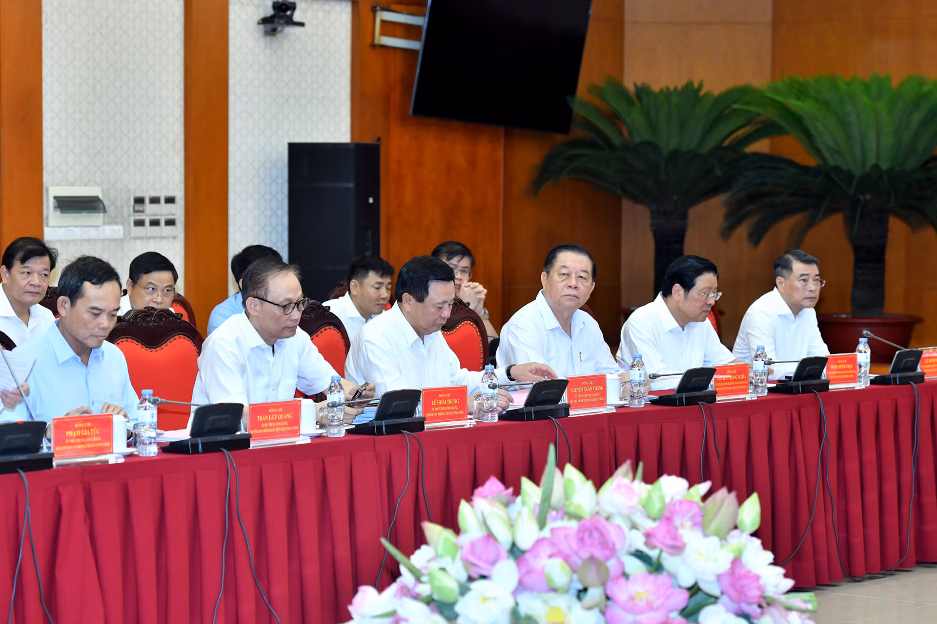 Các đồng chí lãnh đạo Đảng, Nhà nước và các đại biểu tham dự buổi làm việc. Các đồng chí lãnh đạo Đảng, Nhà nước và các đại biểu tham dự buổi làm việc.