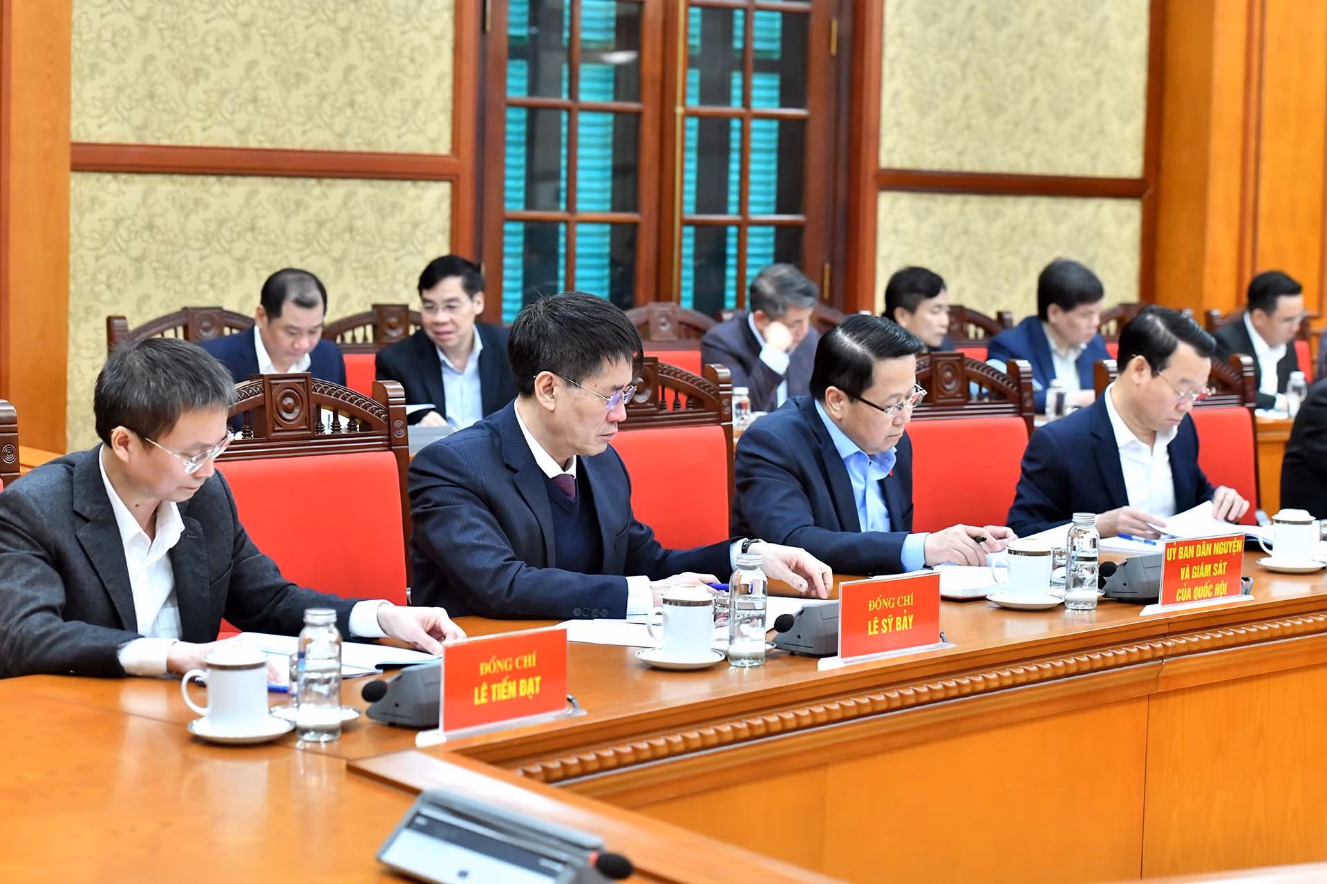 Các đại biểu tham dự buổi làm việc.