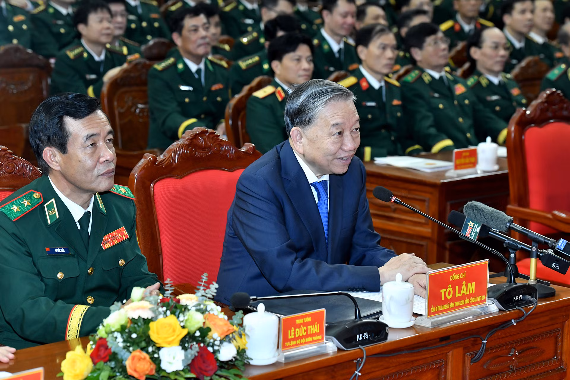 Tổng Bí thư Tô Lâm thăm hỏi, chúc Tết nhân dân và cán bộ, chiến sĩ Đồn Biên phòng Lũng Cú, tỉnh Hà Giang. Tổng Bí thư Tô Lâm thăm hỏi, chúc Tết nhân dân và cán bộ, chiến sĩ Đồn Biên phòng Lũng Cú, tỉnh Hà Giang.