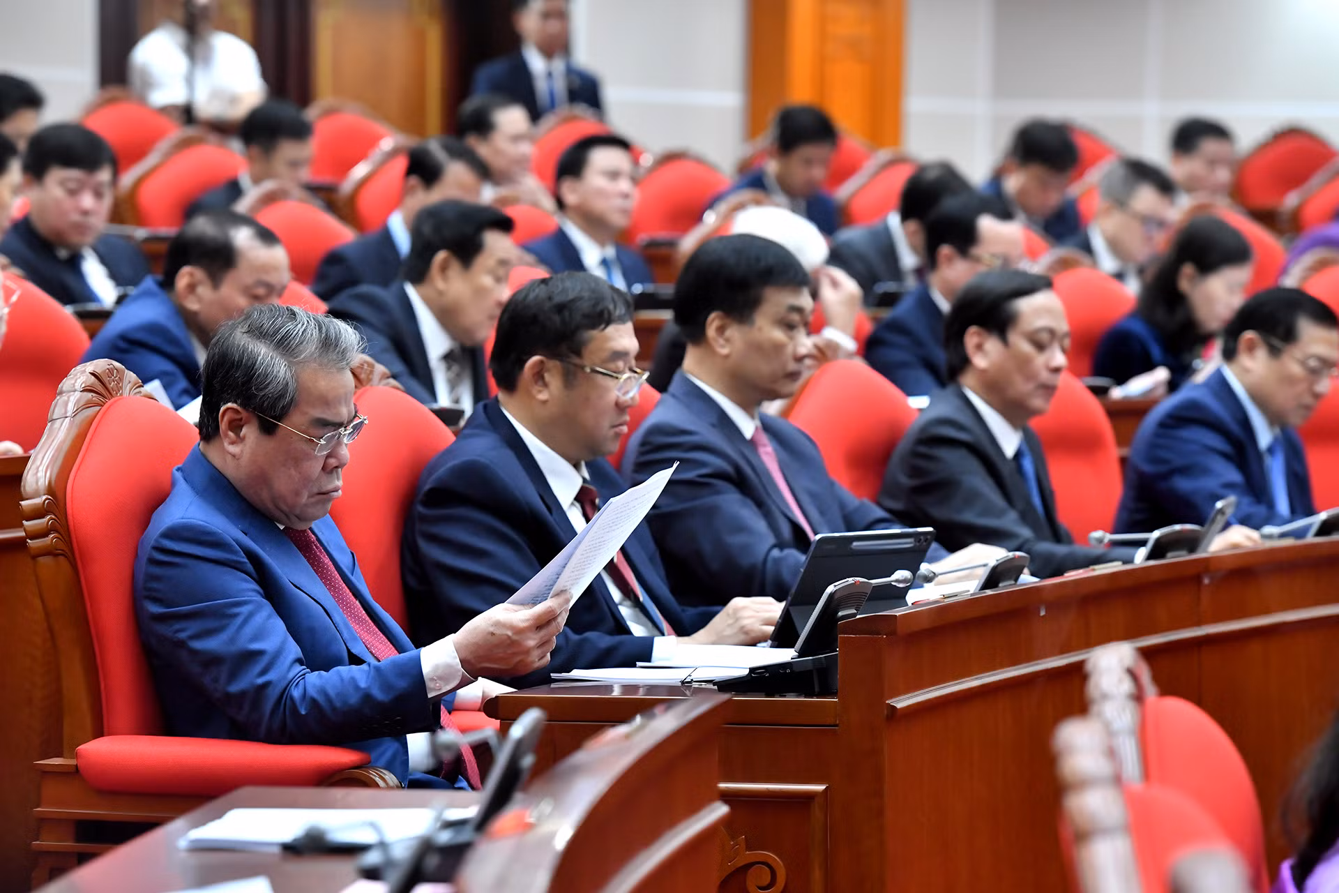 Các đại biểu tham dự khai mạc Hội nghị lần thứ 11 Ban Chấp hành Trung ương Đảng Cộng sản Việt Nam khóa XIII. Các đại biểu tham dự khai mạc Hội nghị lần thứ 11 Ban Chấp hành Trung ương Đảng Cộng sản Việt Nam khóa XIII.