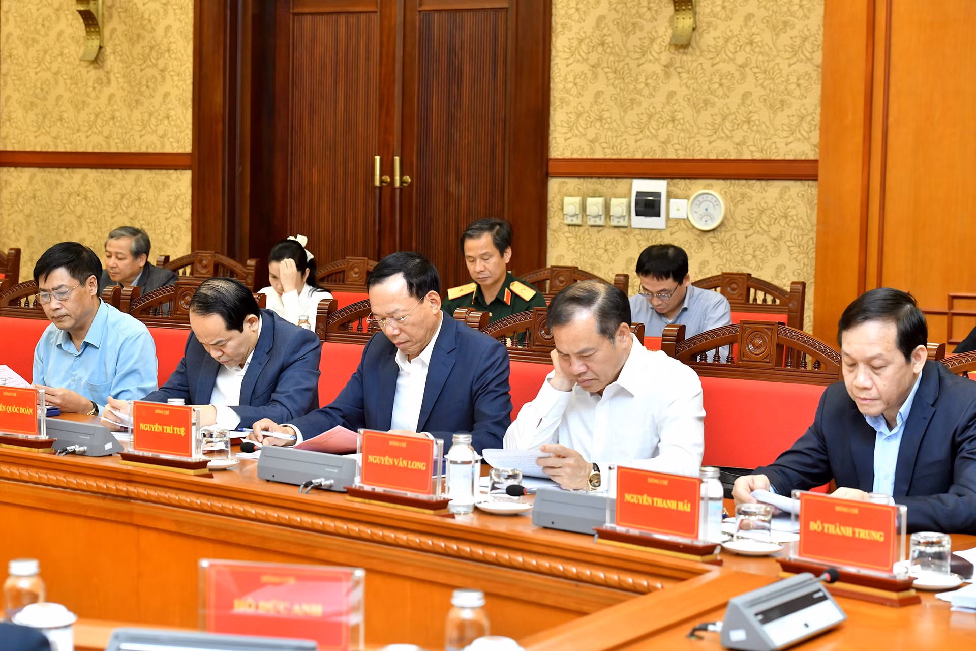 Các đại biểu tham dự cuộc họp.