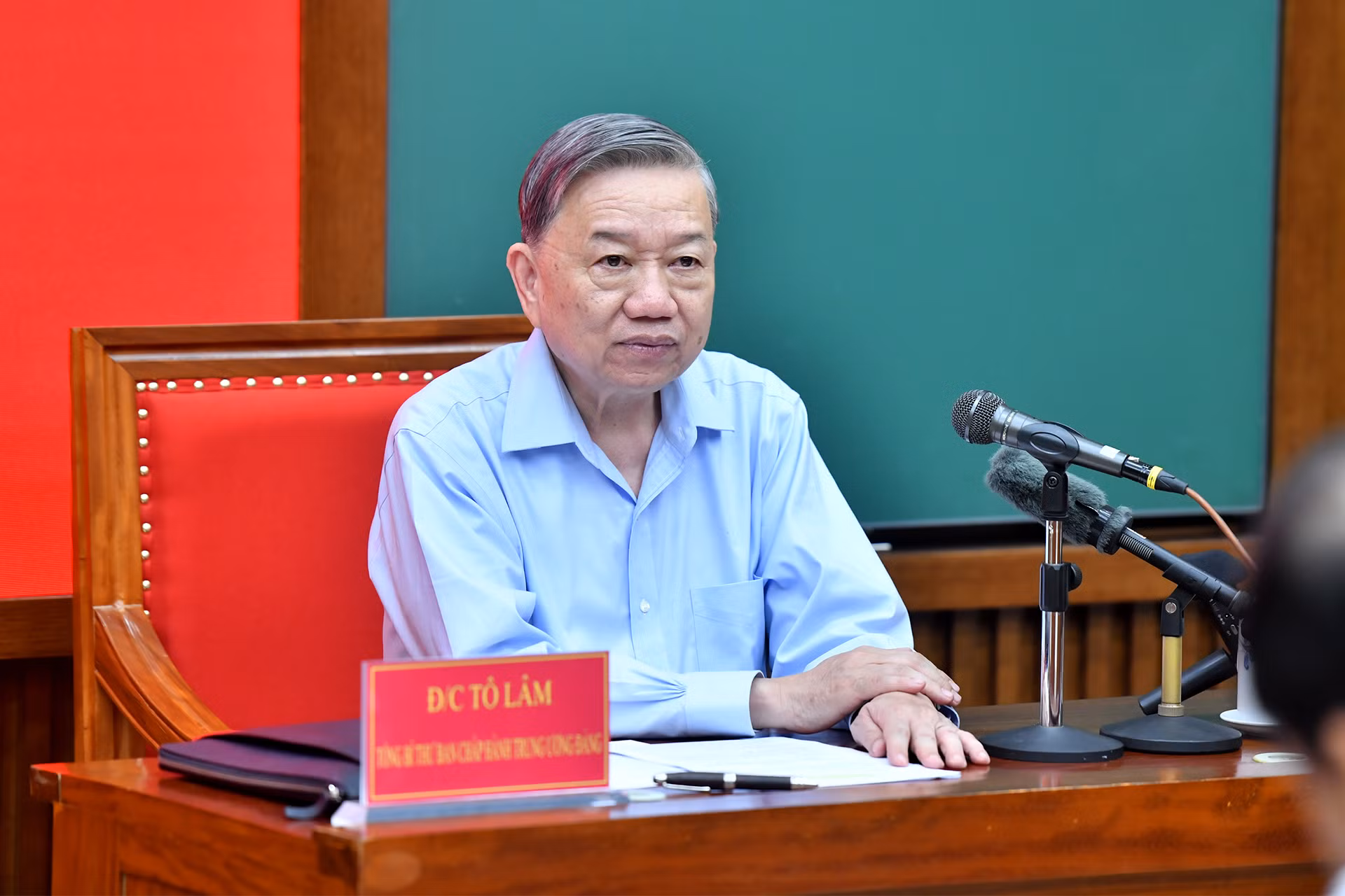 Giáo sư, Tiến sĩ Tô Lâm, Tổng Bí thư Ban Chấp hành Trung ương Đảng Cộng sản Việt Nam trao đổi chuyên đề về kỷ nguyên mới, kỷ nguyên vươn mình của dân tộc với các học viên Lớp bồi dưỡng, cập nhật kiến thức, kỹ năng đối với cán bộ quy hoạch Ủy viên Ban Chấp hành Trung ương Đảng khóa XIV (lớp 3).