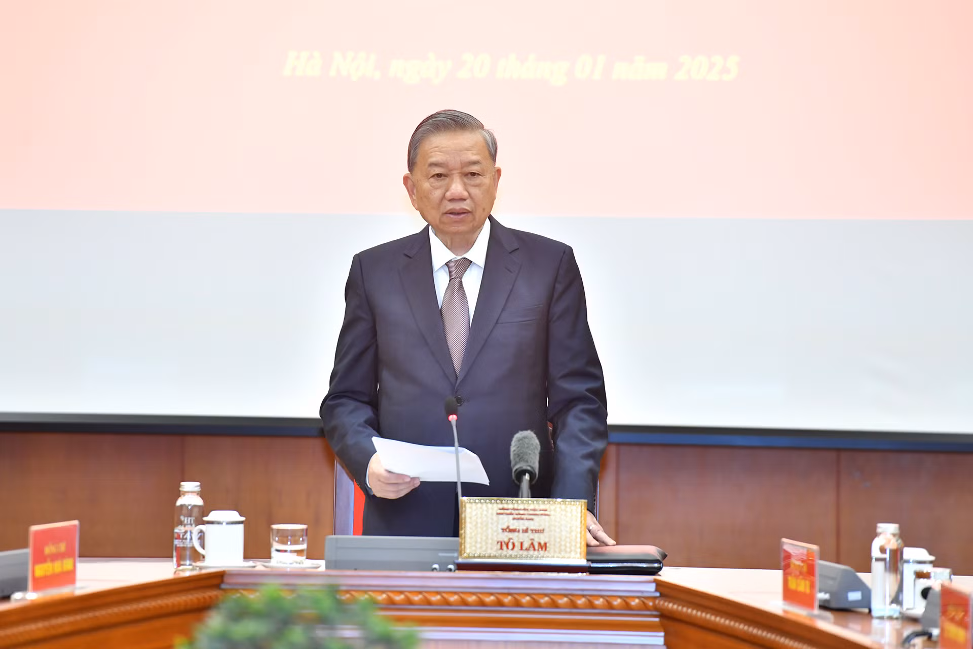 Tổng Bí thư Tô Lâm phát biểu tại phiên họp thứ nhất Ban Chỉ đạo Trung ương về phát triển khoa học, công nghệ, đổi mới sáng tạo và chuyển đổi số. Tổng Bí thư Tô Lâm phát biểu tại phiên họp thứ nhất Ban Chỉ đạo Trung ương về phát triển khoa học, công nghệ, đổi mới sáng tạo và chuyển đổi số.