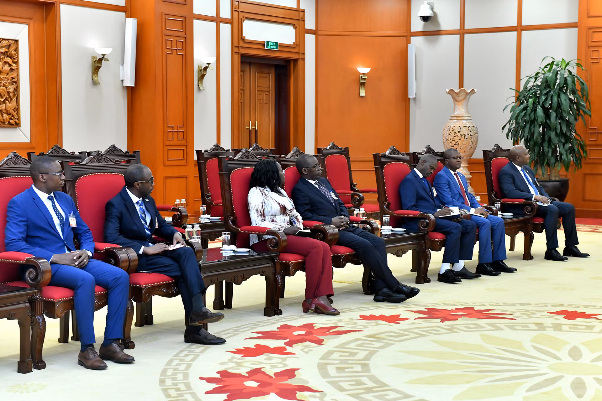 Các đại biểu Burundi tham dự buổi tiếp.