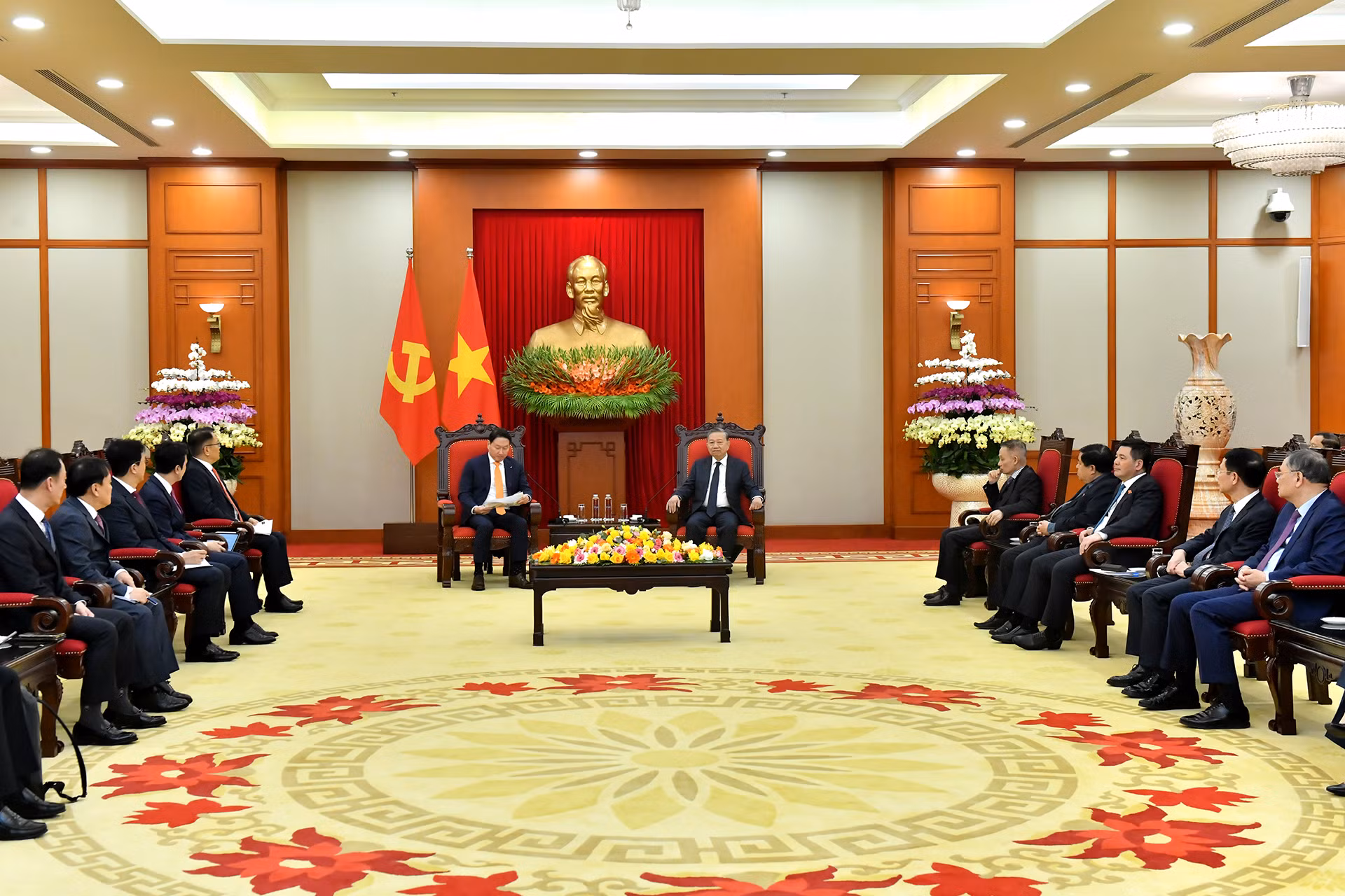 Quang cảnh buổi tiếp tại Trụ sở Trung ương Đảng. Quang cảnh buổi tiếp tại Trụ sở Trung ương Đảng.