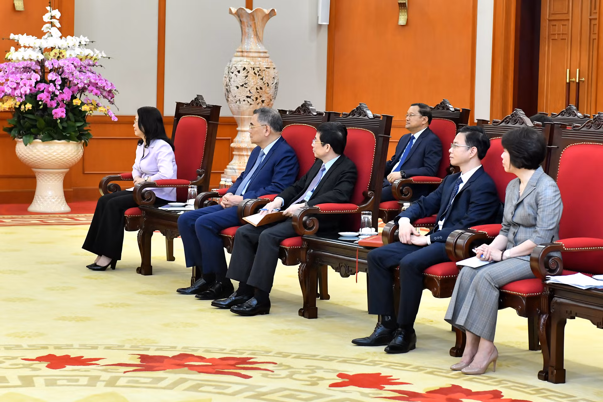 Các đại biểu tham dự buổi tiếp. Các đại biểu tham dự buổi tiếp.