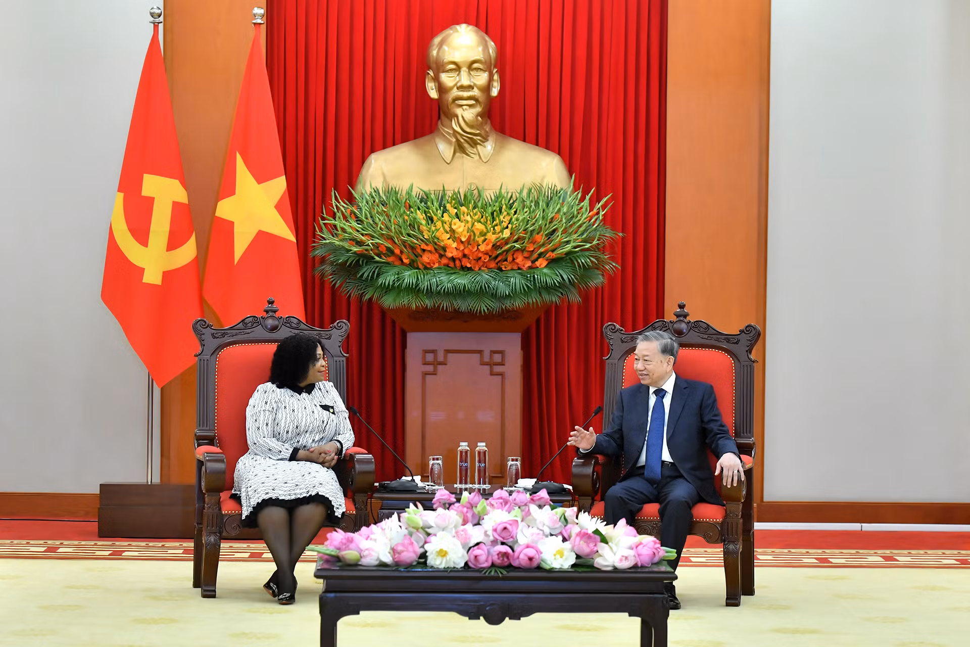 Tổng Bí thư Tô Lâm tiếp bà Nomvula Mokonyane, Phó Tổng thư ký thứ nhất Đảng Đại hội Dân tộc Phi (ANC) của Nam Phi.