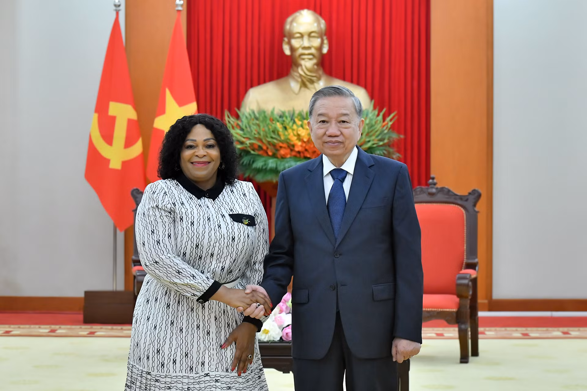 Tổng Bí thư Tô Lâm và bà Nomvula Mokonyane.