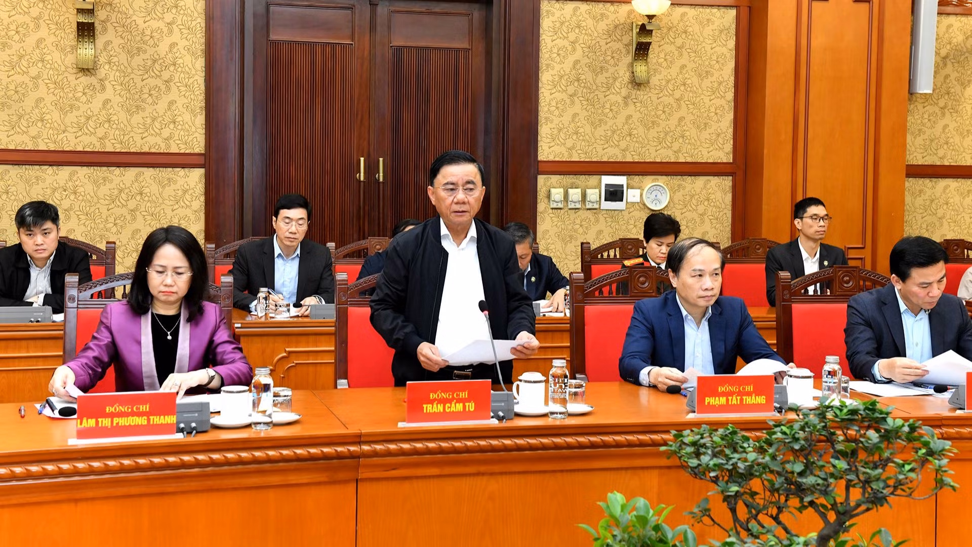 Thường trực Ban Bí thư Trần Cẩm Tú chủ trì Phiên họp thứ ba Tiểu ban Tổ chức phục vụ Đại hội XIV của Đảng.