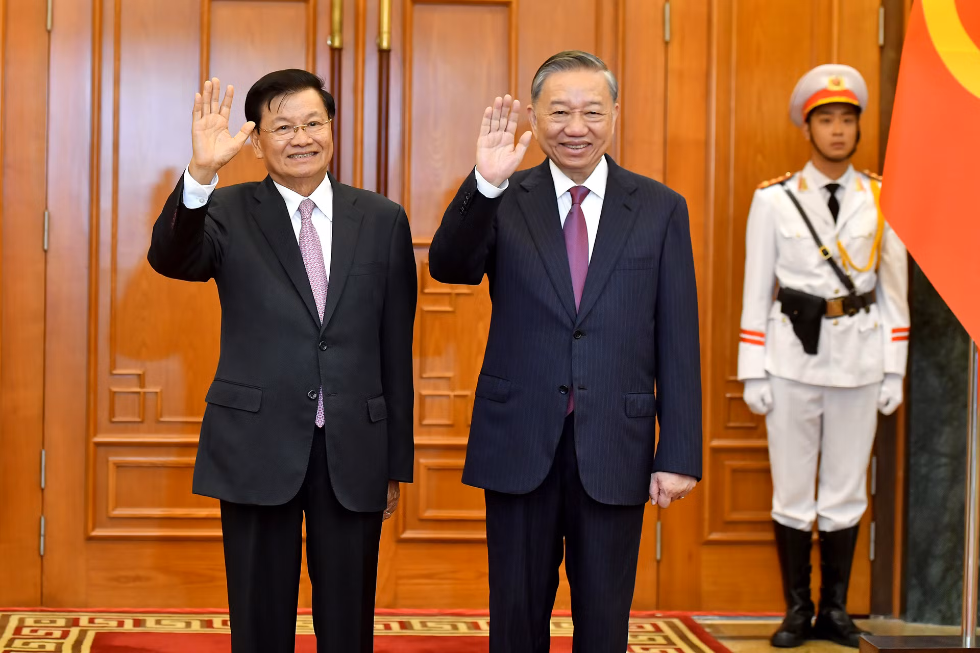 Tổng Bí thư, Chủ tịch nước Tô Lâm và Tổng Bí thư, Chủ tịch nước Lào Thongloun Sisoulith trước khi hội đàm.