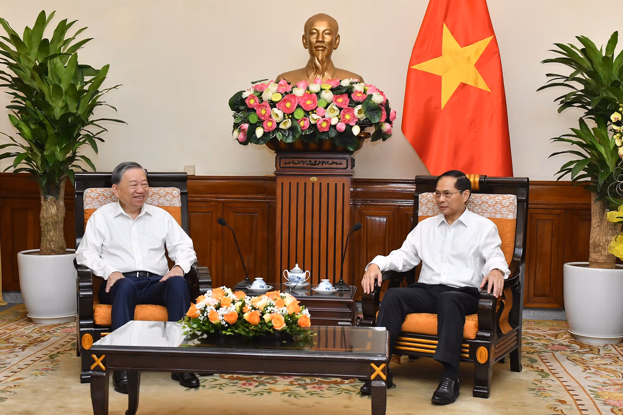 Tổng Bí thư, Chủ tịch nước Tô Lâm làm việc với Ban Cán sự Đảng Bộ Ngoại giao.