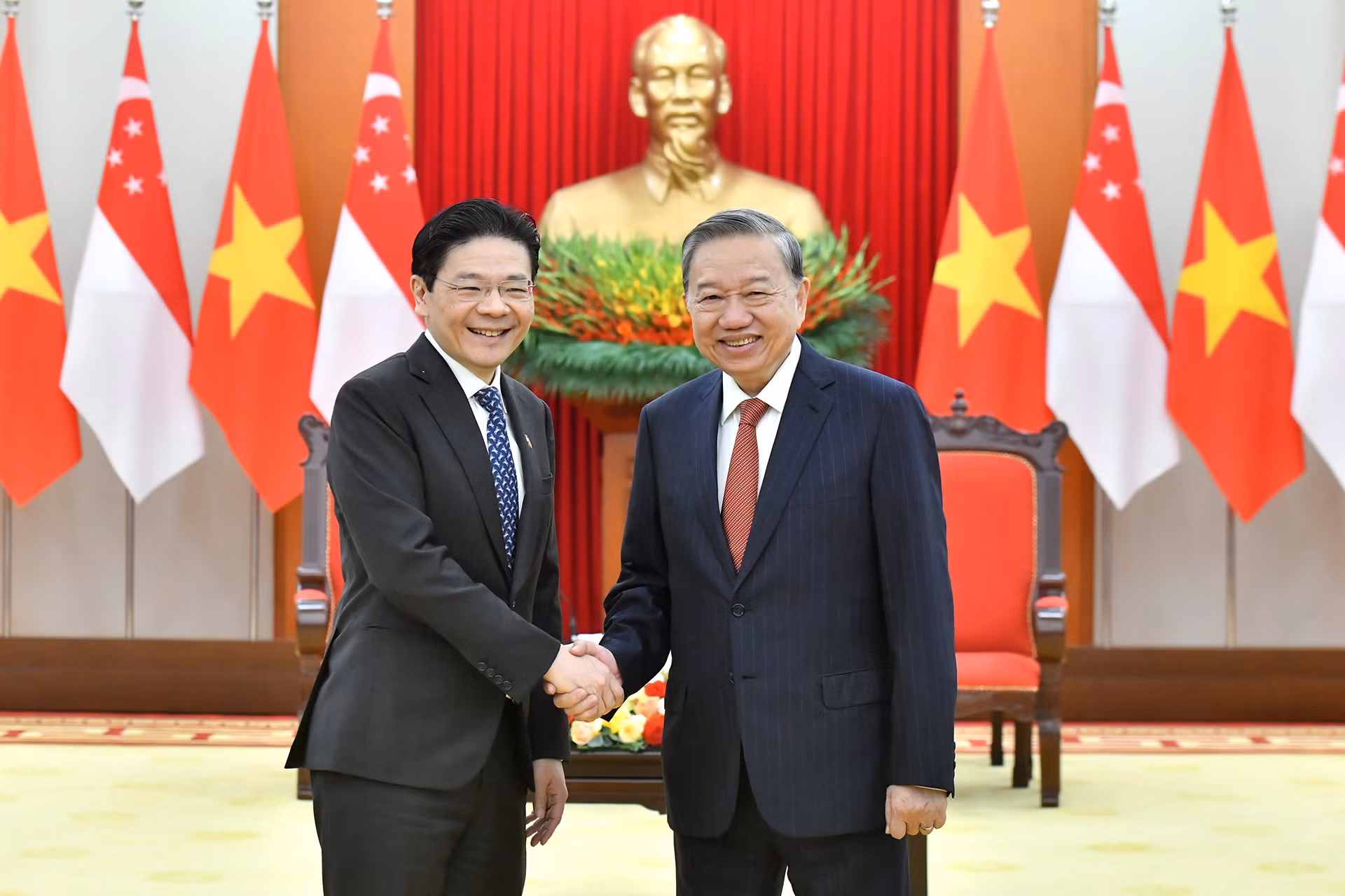 Tổng Bí thư Tô Lâm và Thủ tướng Cộng hòa Singapore, Tổng Thư ký Đảng PAP Lawrence Wong. Tổng Bí thư Tô Lâm và Thủ tướng Cộng hòa Singapore, Tổng Thư ký Đảng PAP Lawrence Wong.