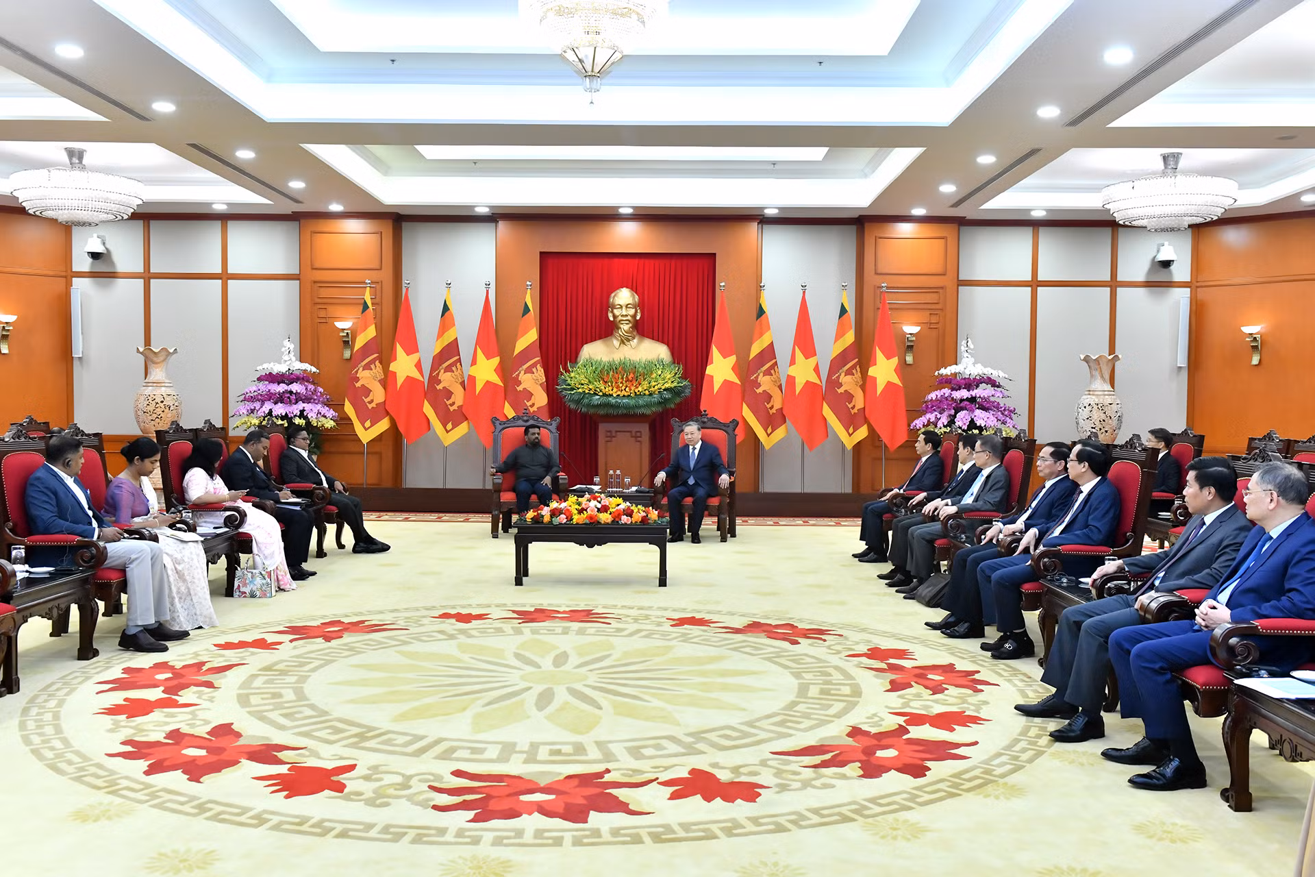Quang cảnh buổi tiếp tại Trụ sở Trung ương Đảng. Quang cảnh buổi tiếp tại Trụ sở Trung ương Đảng.