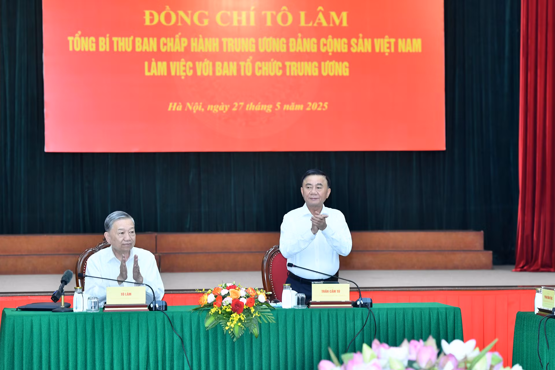 Đồng chí Trần Cẩm Tú, Ủy viên Bộ Chính trị, Thường trực Ban Bí thư đồng chủ trì buổi làm việc. Đồng chí Trần Cẩm Tú, Ủy viên Bộ Chính trị, Thường trực Ban Bí thư đồng chủ trì buổi làm việc.