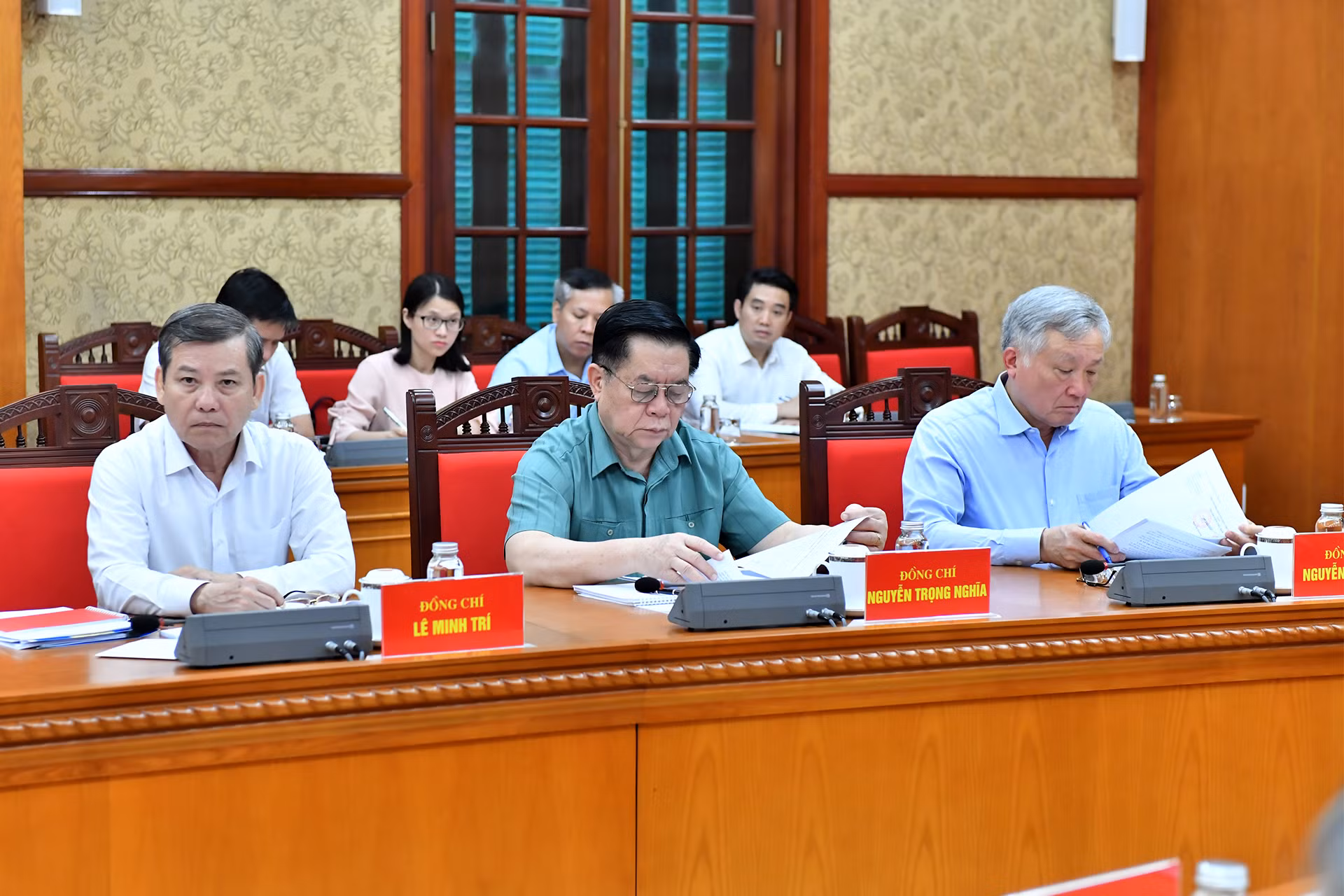 Các đồng chí thành viên Tiểu ban Điều lệ Đảng tham dự cuộc họp.