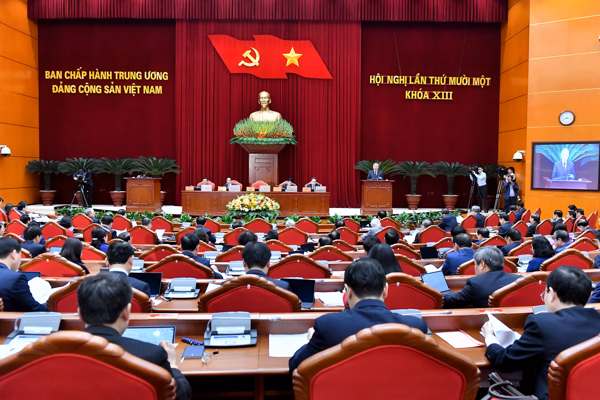 Hội nghị lần thứ 11 Ban Chấp hành Trung ương Đảng Cộng sản Việt Nam khóa XIII đã khai mạc trọng thể tại Thủ đô Hà Nội. Hội nghị lần thứ 11 Ban Chấp hành Trung ương Đảng Cộng sản Việt Nam khóa XIII đã khai mạc trọng thể tại Thủ đô Hà Nội.