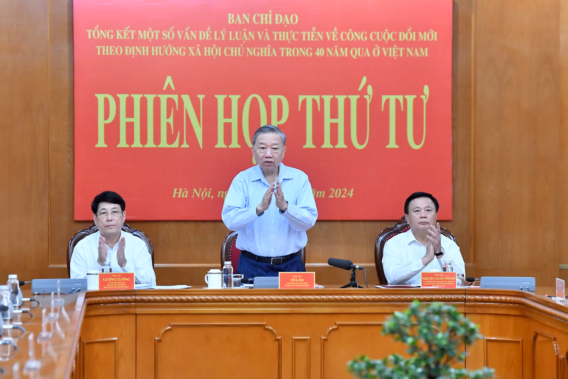 Tổng Bí thư, Chủ tịch nước Tô Lâm, đồng chí Lương Cường và đồng chí Nguyễn Xuân Thắng chủ trì phiên họp.