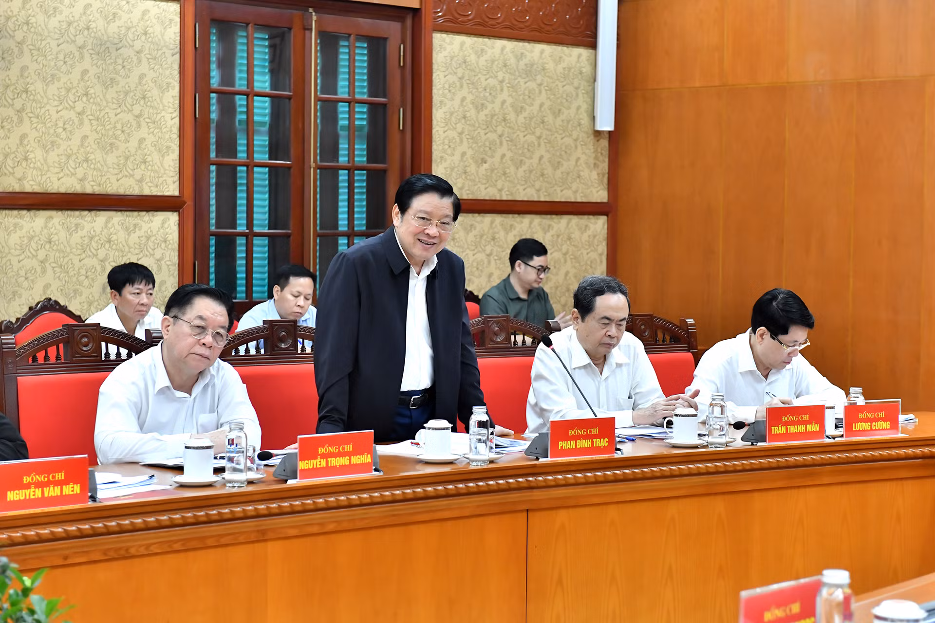 Đồng chí Phan Đình Trạc, Ủy viên Bộ Chính trị, Bí thư Trung ương Đảng, Trưởng Ban Nội chính Trung ương phát biểu tại phiên họp. Đồng chí Phan Đình Trạc, Ủy viên Bộ Chính trị, Bí thư Trung ương Đảng, Trưởng Ban Nội chính Trung ương phát biểu tại phiên họp.