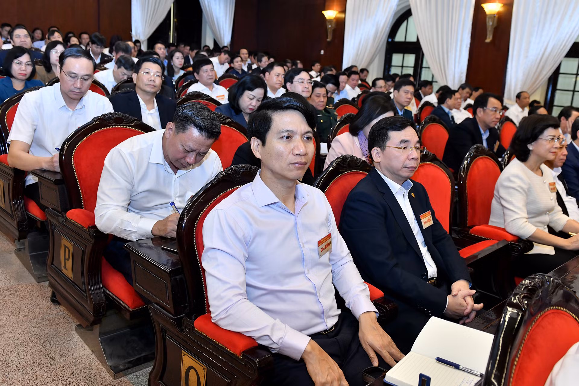 Các đại biểu tham dự buổi trao đổi.