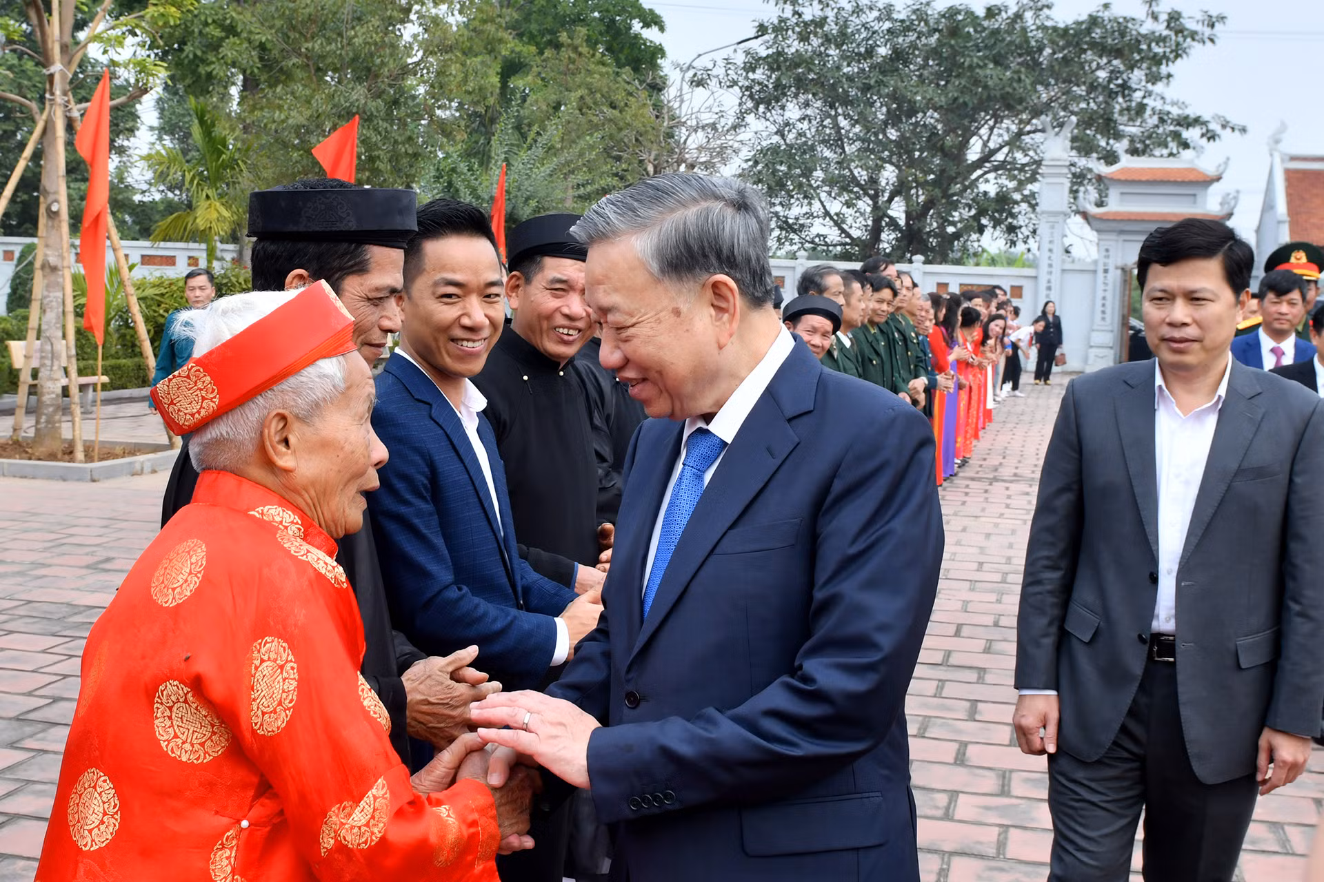 Tổng Bí thư Tô Lâm thăm, chúc Tết Đảng bộ, chính quyền và nhân dân tỉnh Hưng Yên.