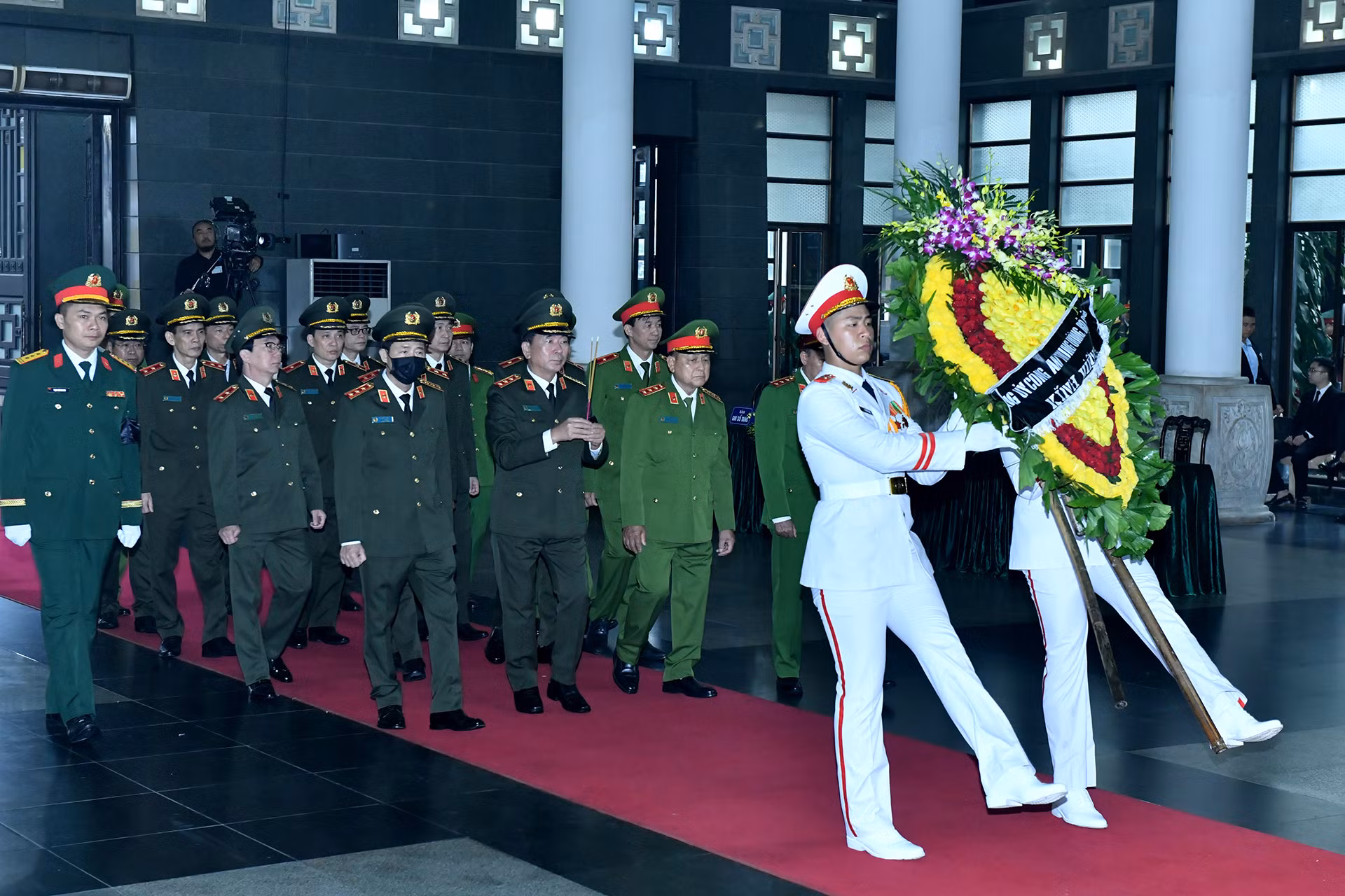 Đoàn Đảng ủy Công an Trung ương, Bộ Công an vào viếng đồng chí Trần Đức Lương. Đoàn Đảng ủy Công an Trung ương, Bộ Công an vào viếng đồng chí Trần Đức Lương.