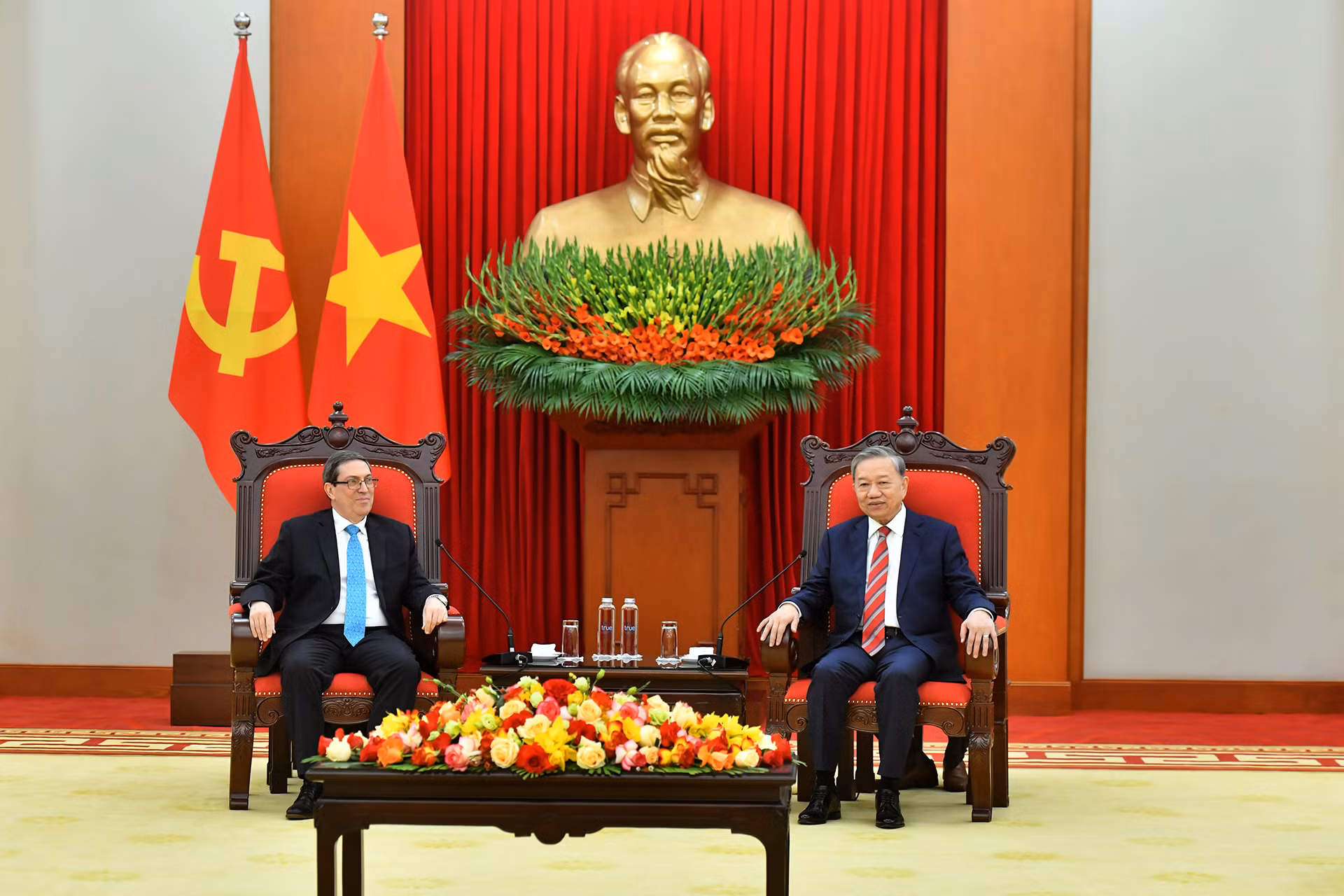 Tổng Bí thư Tô Lâm tiếp Bộ trưởng Ngoại giao Cuba Bruno Rodríguez Parrilla. Tổng Bí thư Tô Lâm tiếp Bộ trưởng Ngoại giao Cuba Bruno Rodríguez Parrilla.