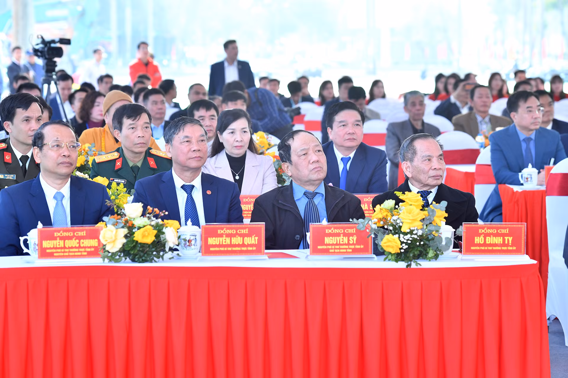 Các đại biểu dự Lễ khởi công xây dựng Đền thờ Bác Hồ và công viên Văn Miếu.