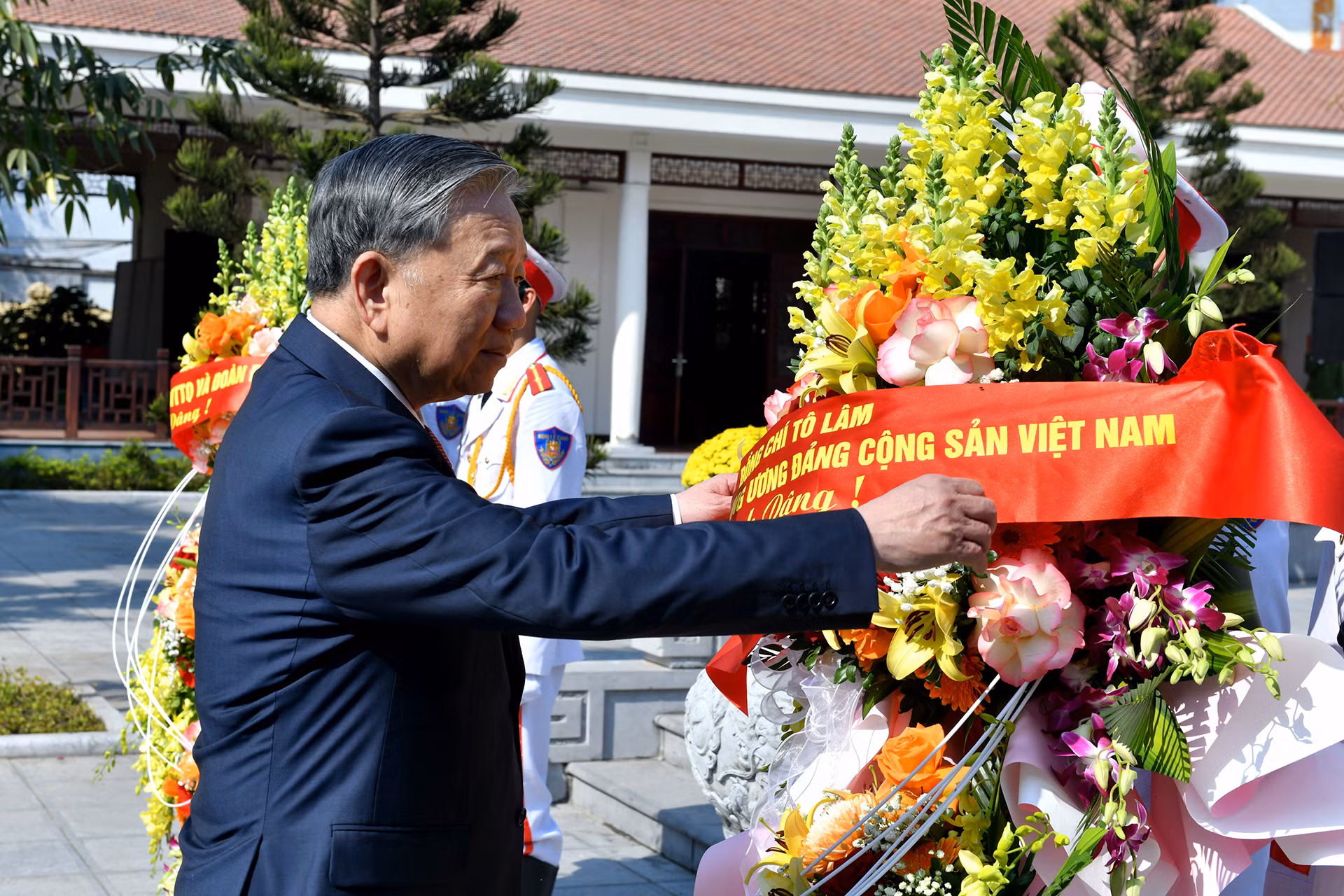 Tổng Bí thư Tô Lâm dâng hoa tưởng niệm Tổng Bí thư Nguyễn Văn Cừ. Tổng Bí thư Tô Lâm dâng hoa tưởng niệm Tổng Bí thư Nguyễn Văn Cừ.