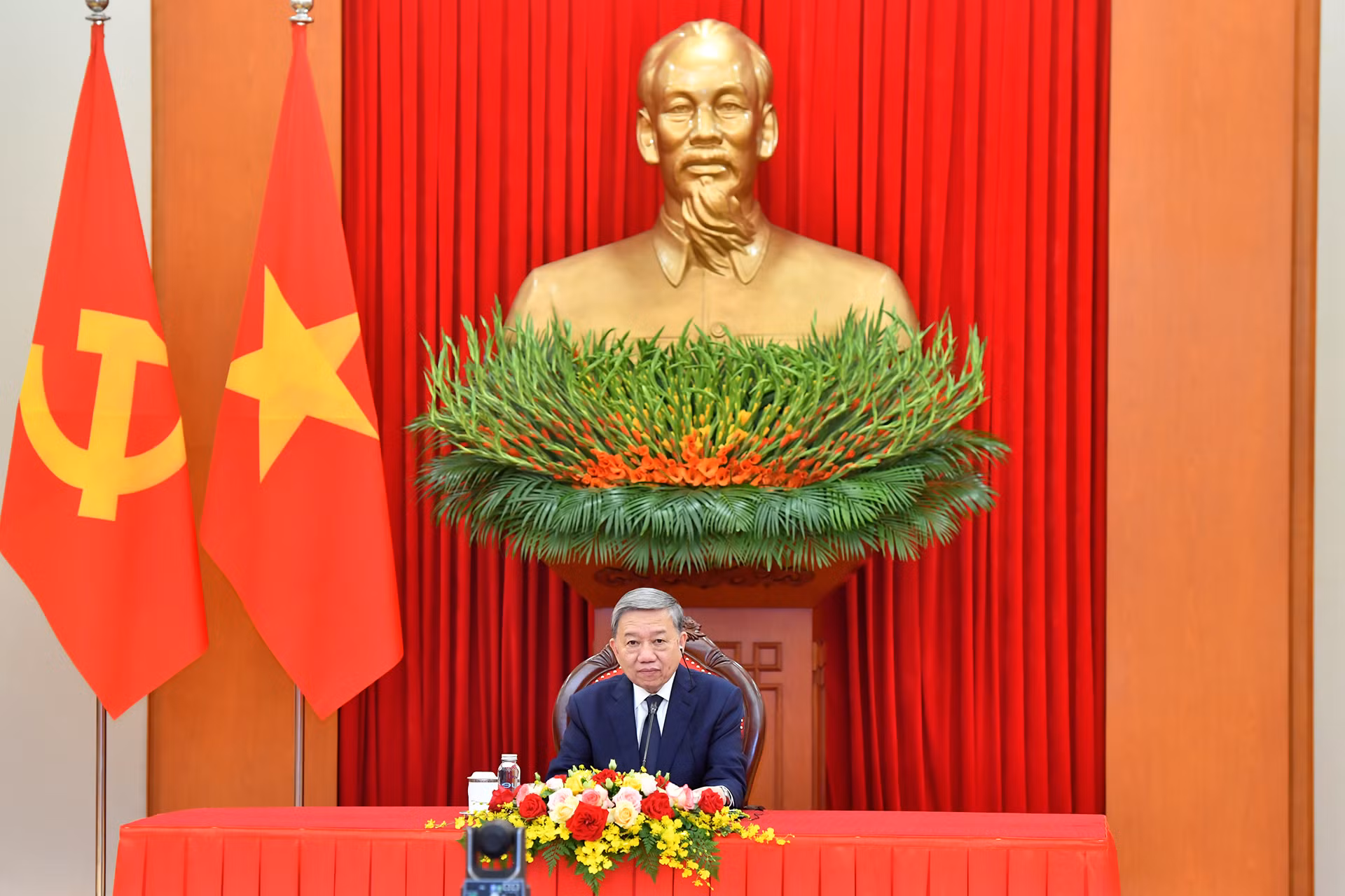 Tổng Bí thư Tô Lâm điện đàm với Chủ tịch Đảng Đại hội Dân tộc Phi, Tổng thống Nam Phi Cyril Ramaphosa. Tổng Bí thư Tô Lâm điện đàm với Chủ tịch Đảng Đại hội Dân tộc Phi, Tổng thống Nam Phi Cyril Ramaphosa.