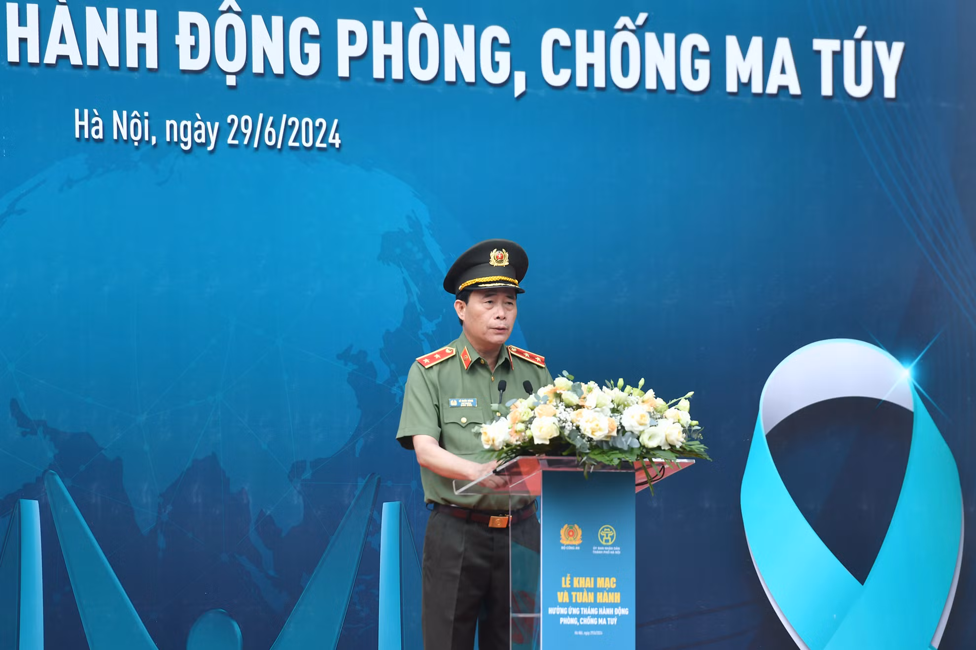 Trung tướng Lê Quốc Hùng, Ủy viên Trung ương Đảng, Thứ trưởng Công an phát biểu tại buổi lễ. Trung tướng Lê Quốc Hùng, Ủy viên Trung ương Đảng, Thứ trưởng Công an phát biểu tại buổi lễ.
